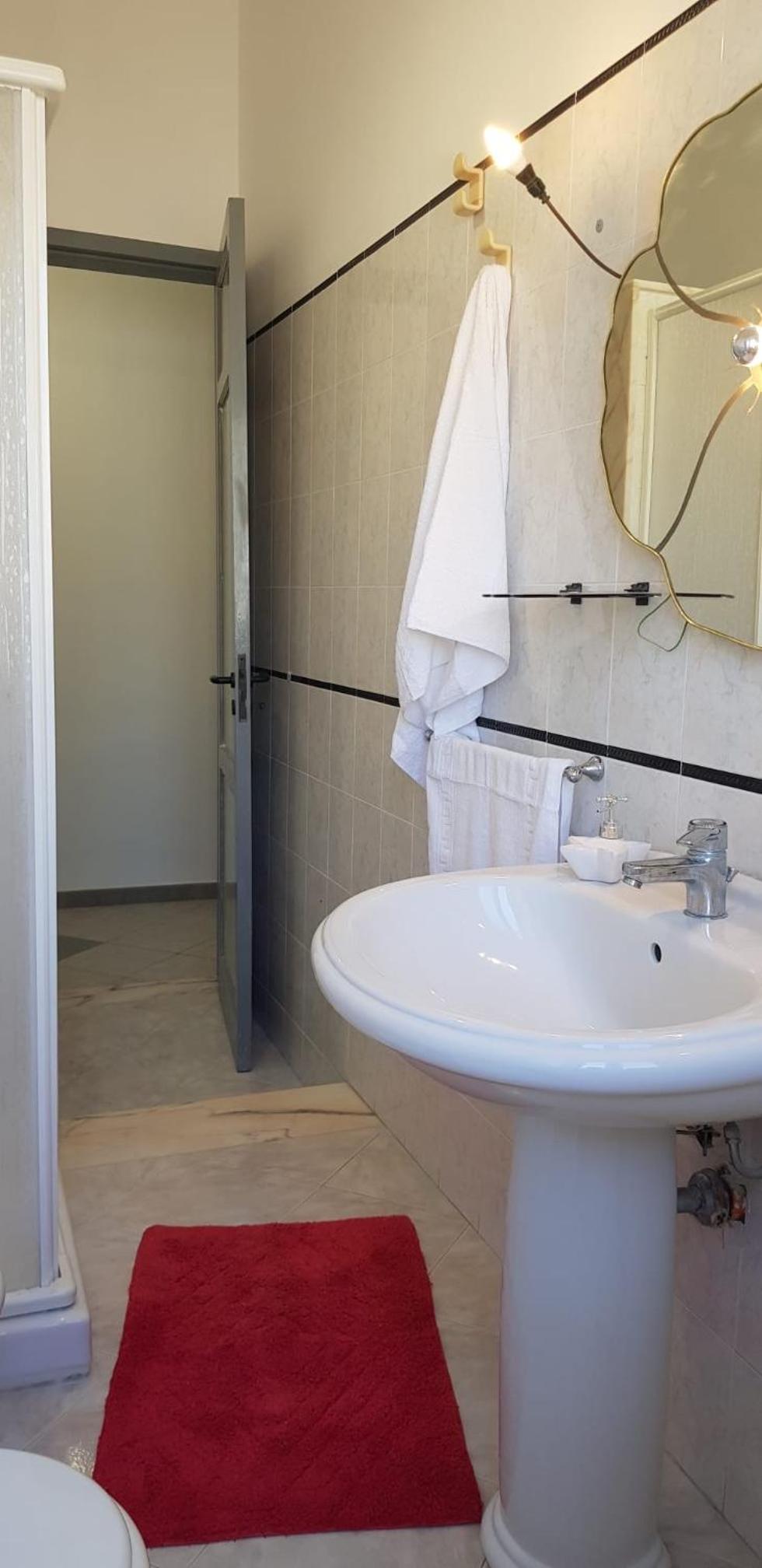 Two-Bedroom House - Photo 18