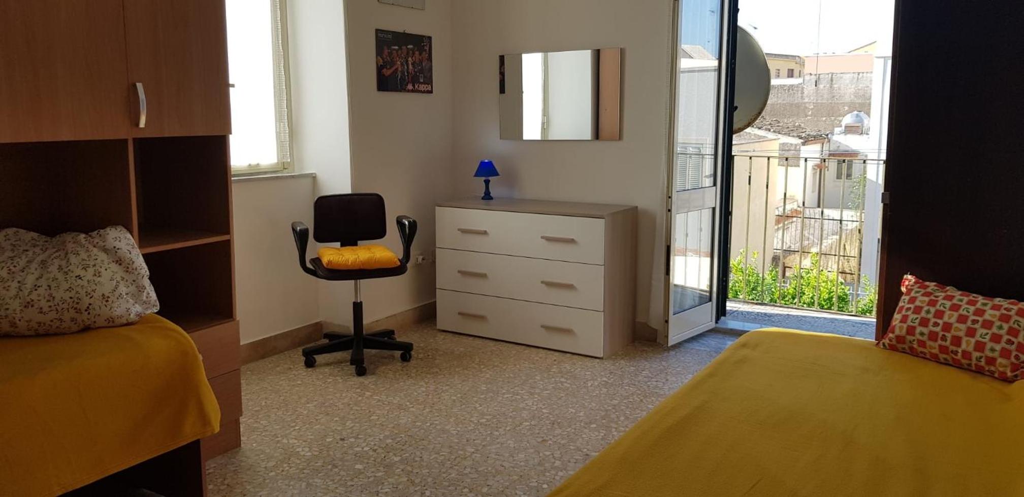 Two-Bedroom House - Photo 23