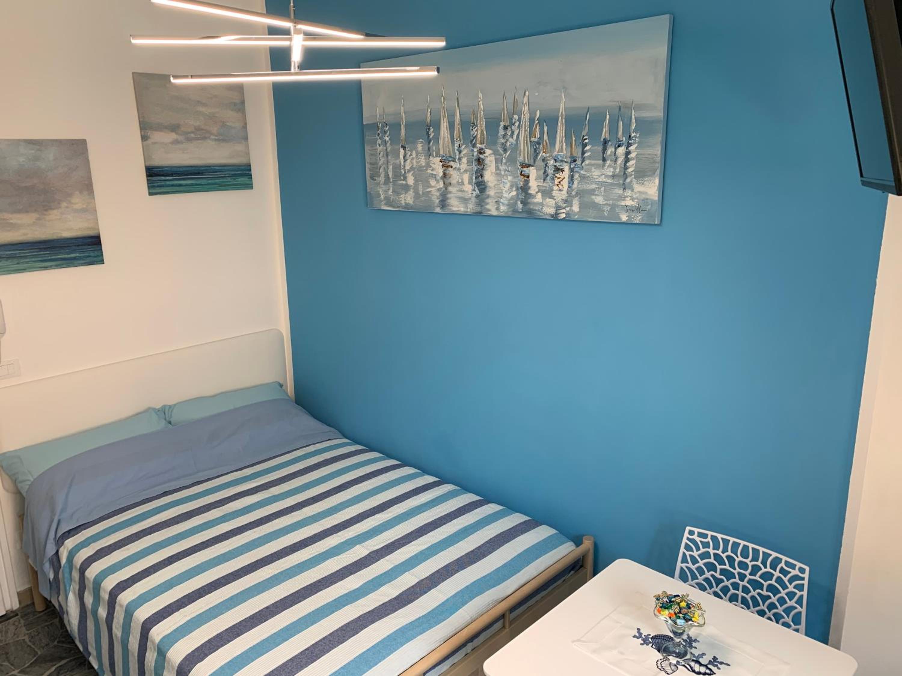 One-Bedroom Apartment - Photo 1