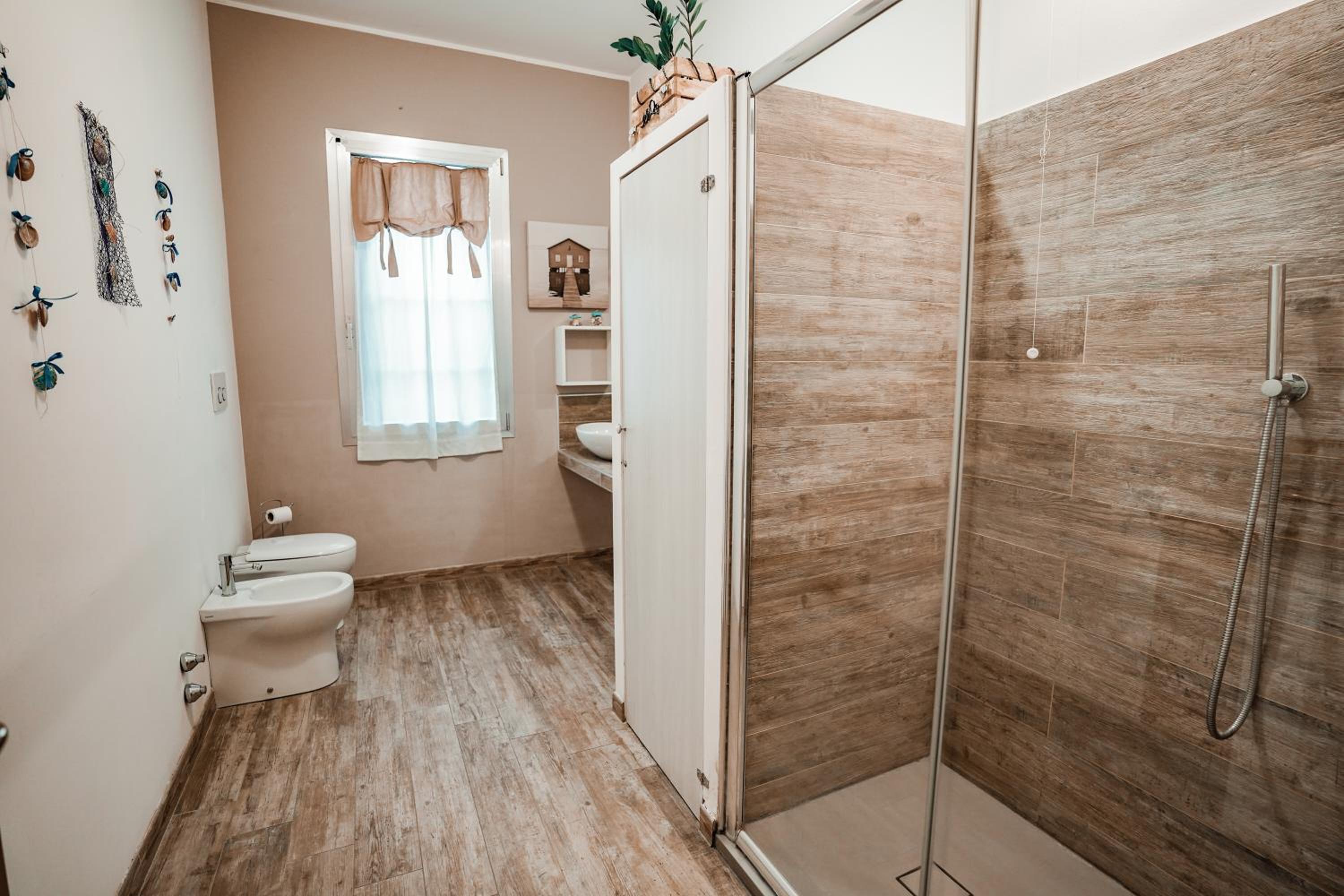Double or Twin Room with Private External Bathroom - Photo 5
