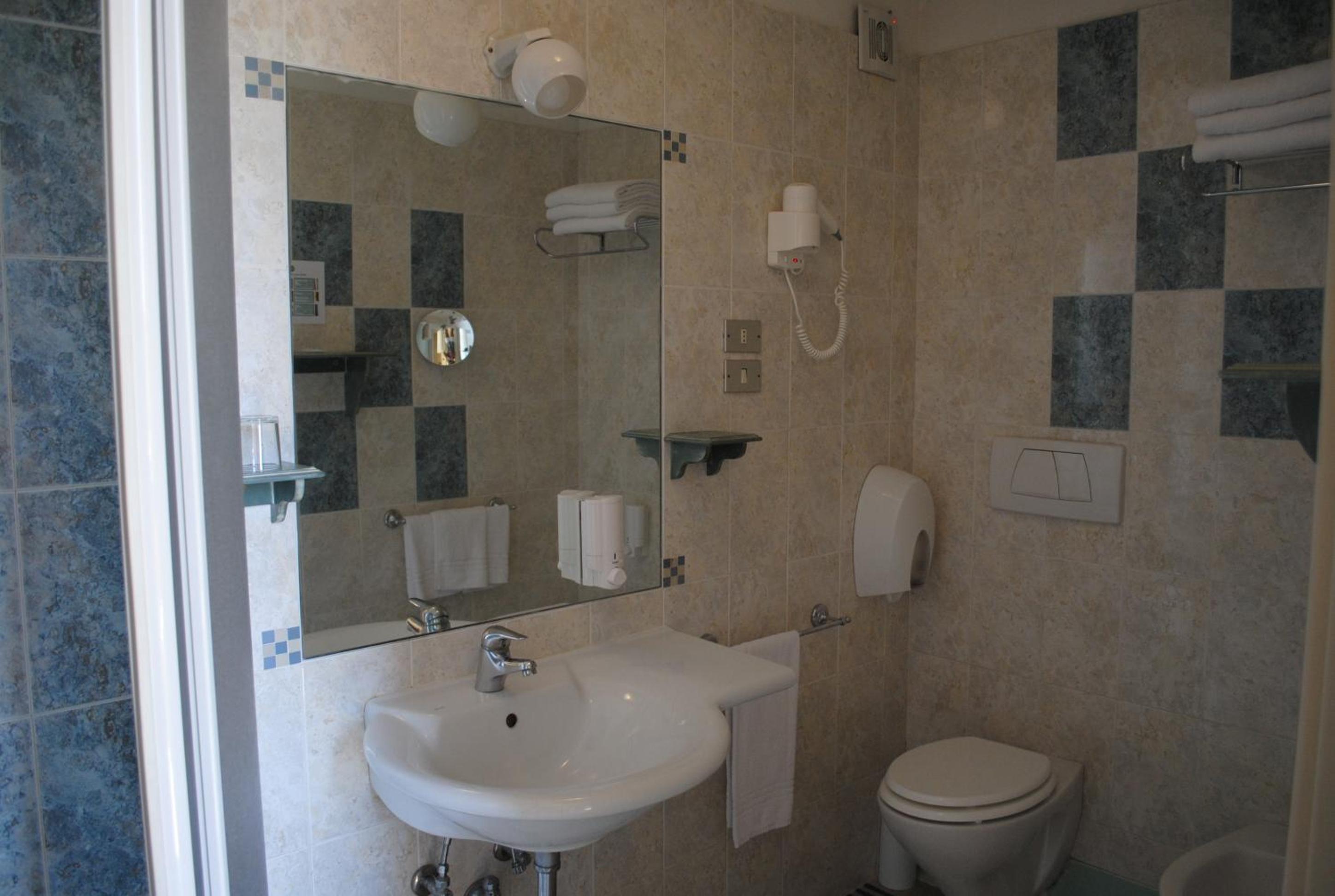 Quadruple Room with Balcony photo 3