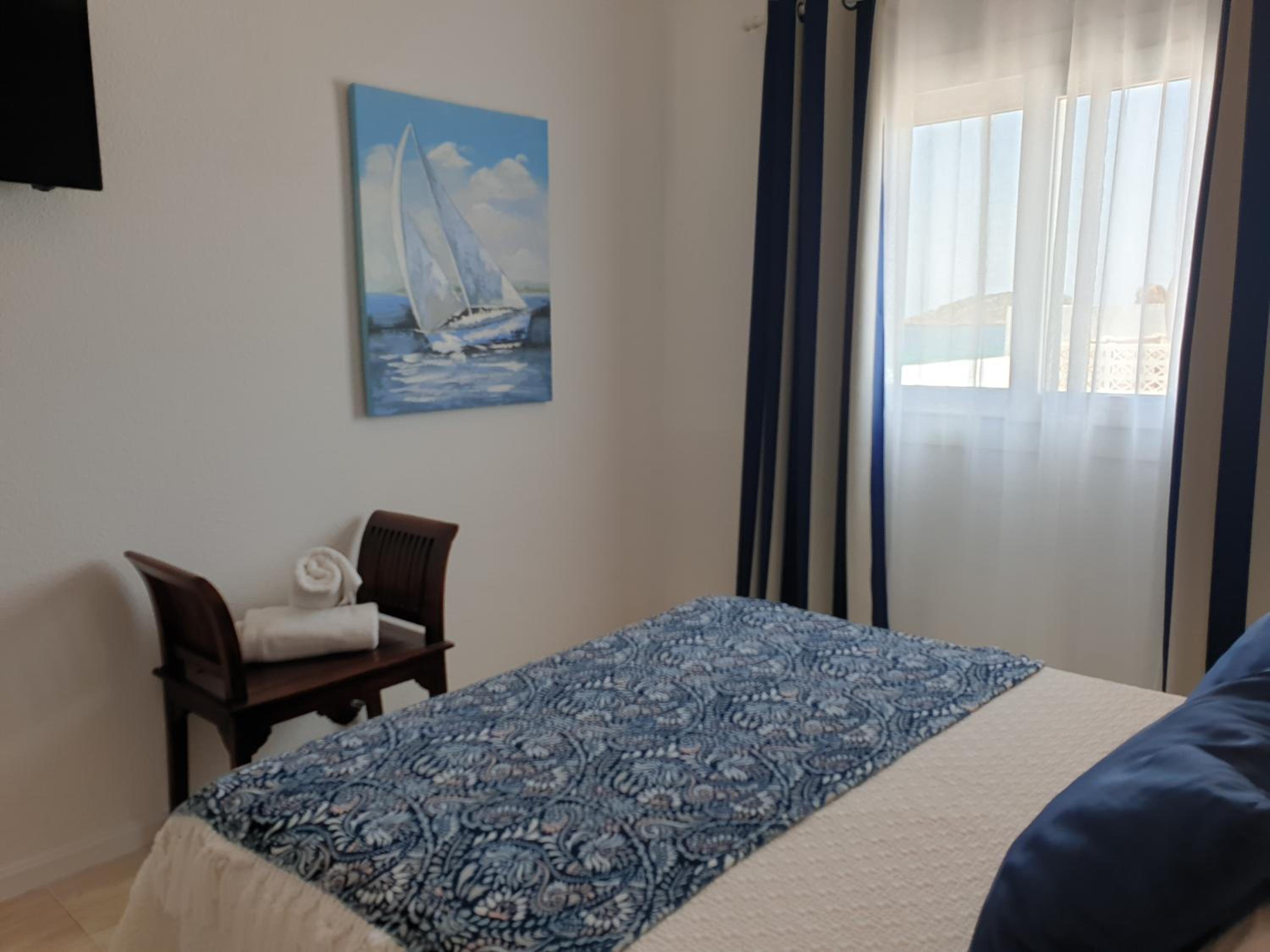 Double Room with Sea View - Photo 9