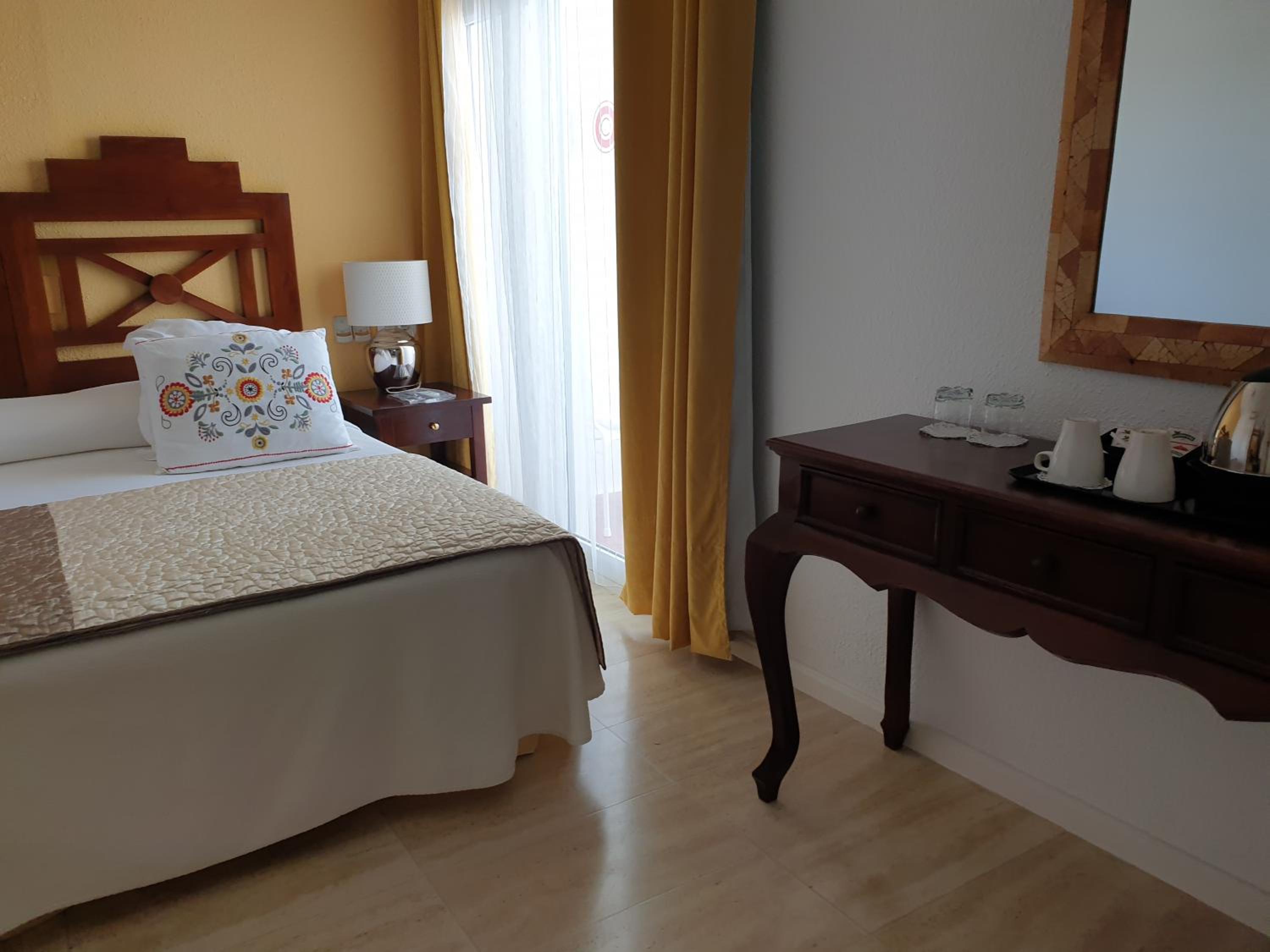 Twin Room with Terrace - Photo 18