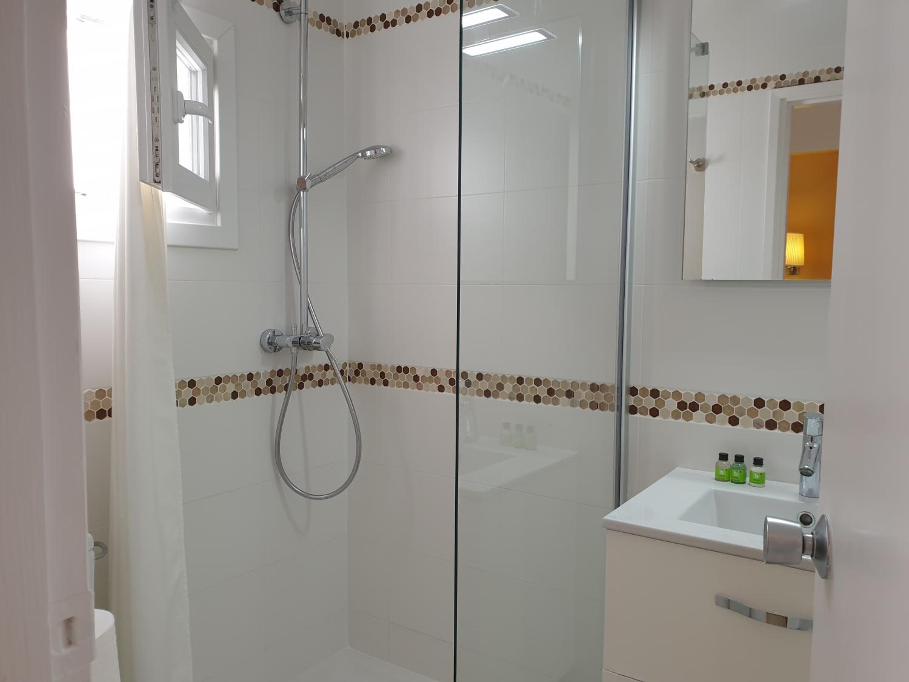 Twin Room with Terrace - Photo 19