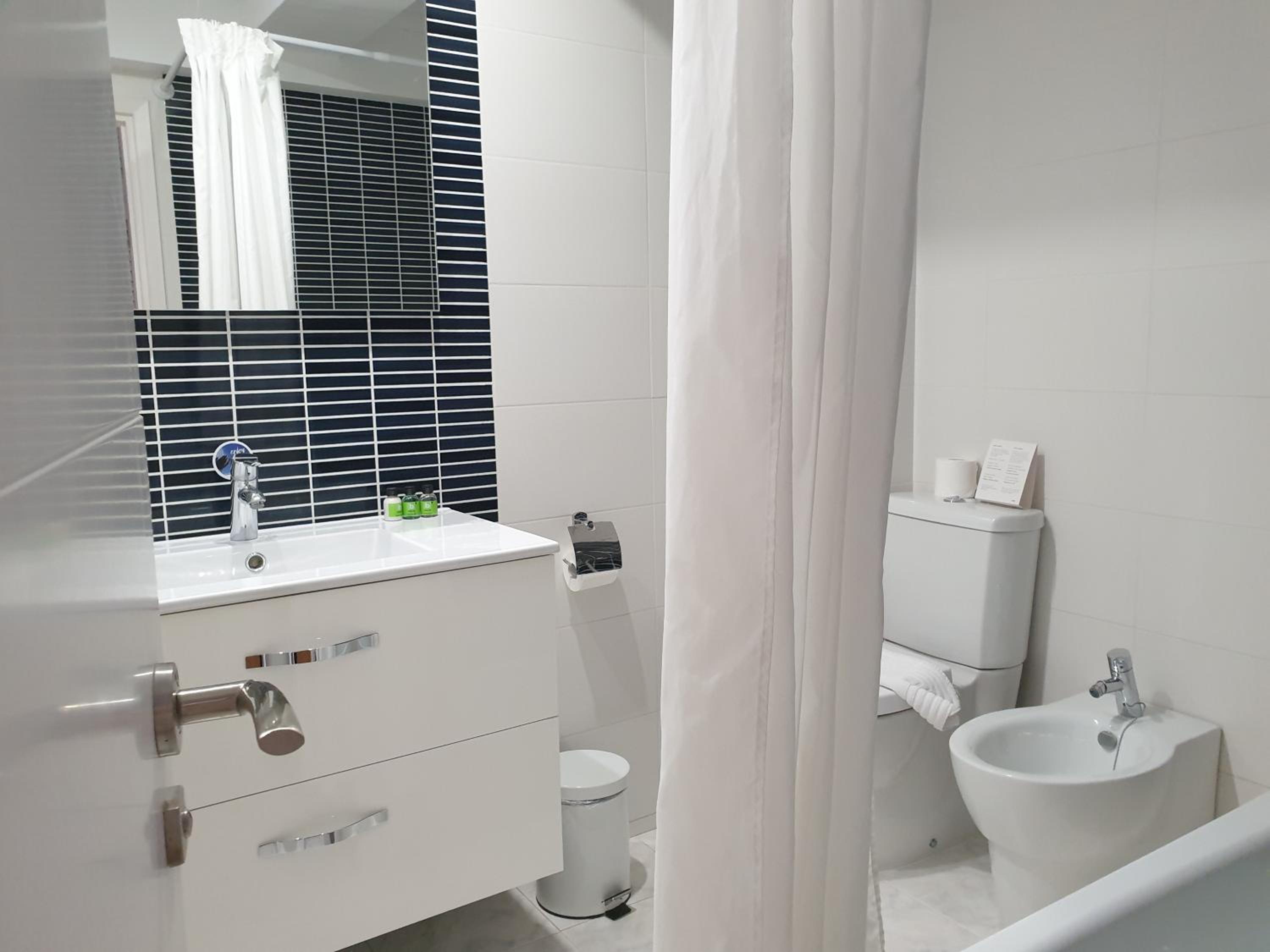 Triple Room - Photo 10