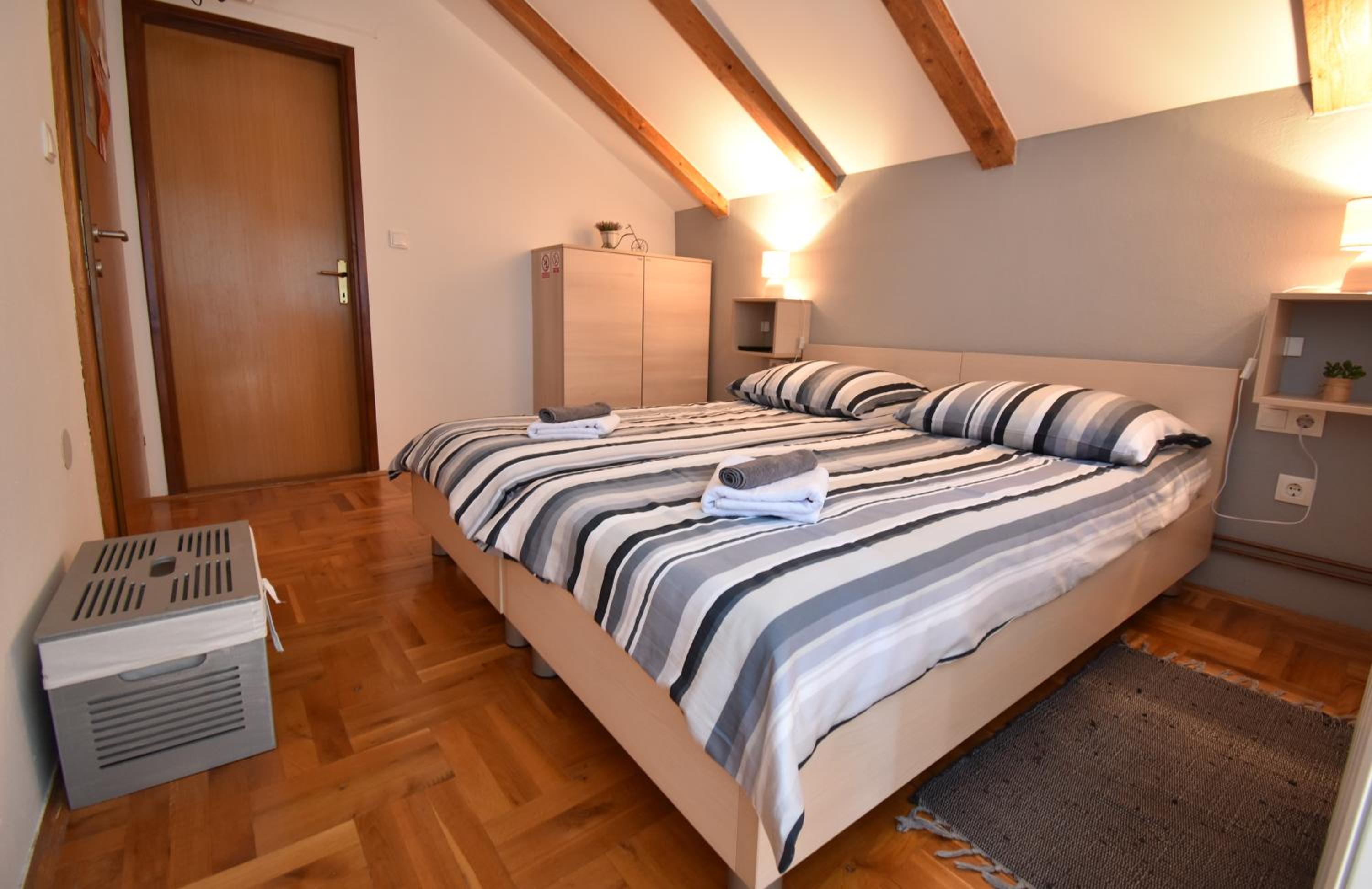 Double or Twin Room with Balcony - Photo 4