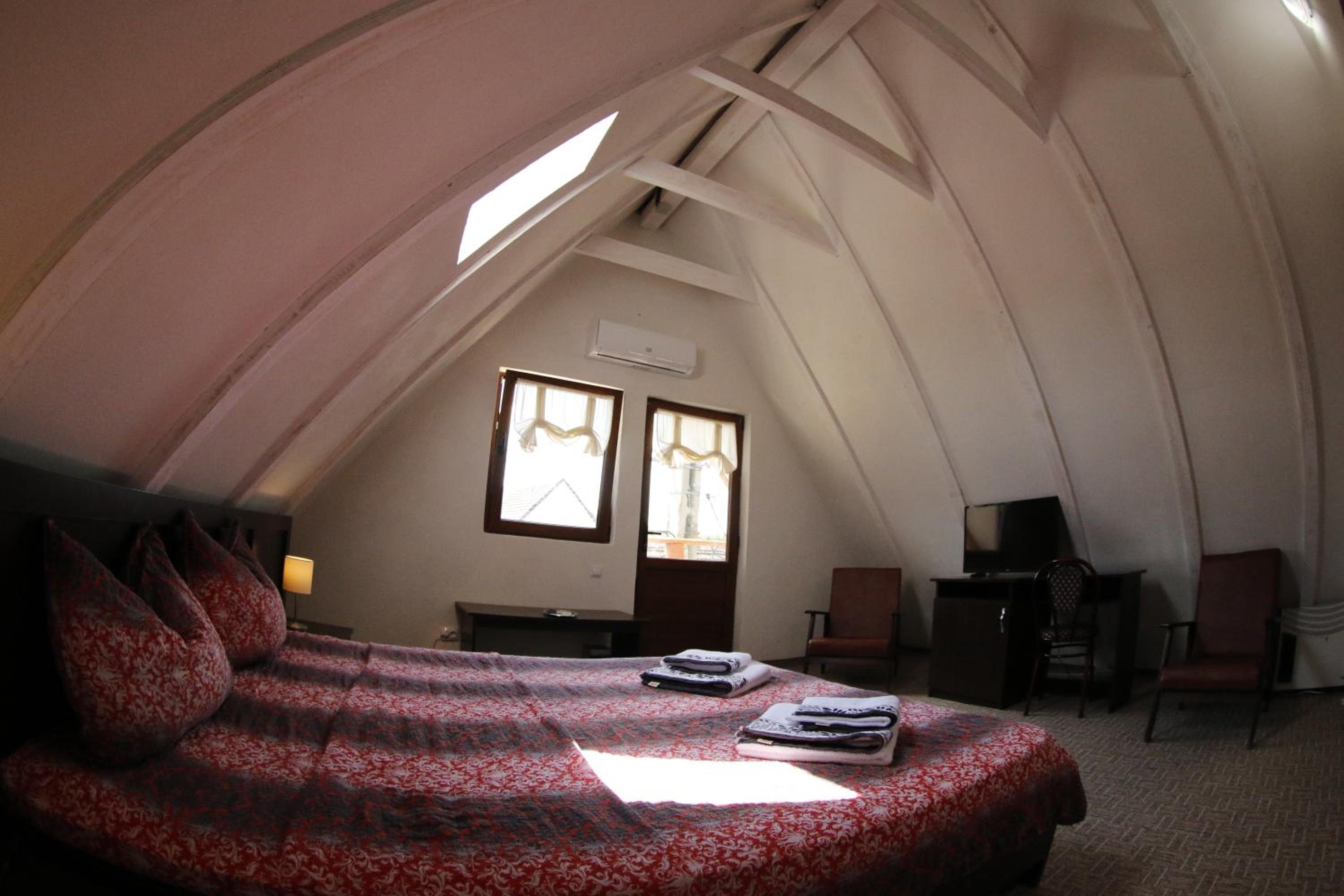 Standard King Room photo 2