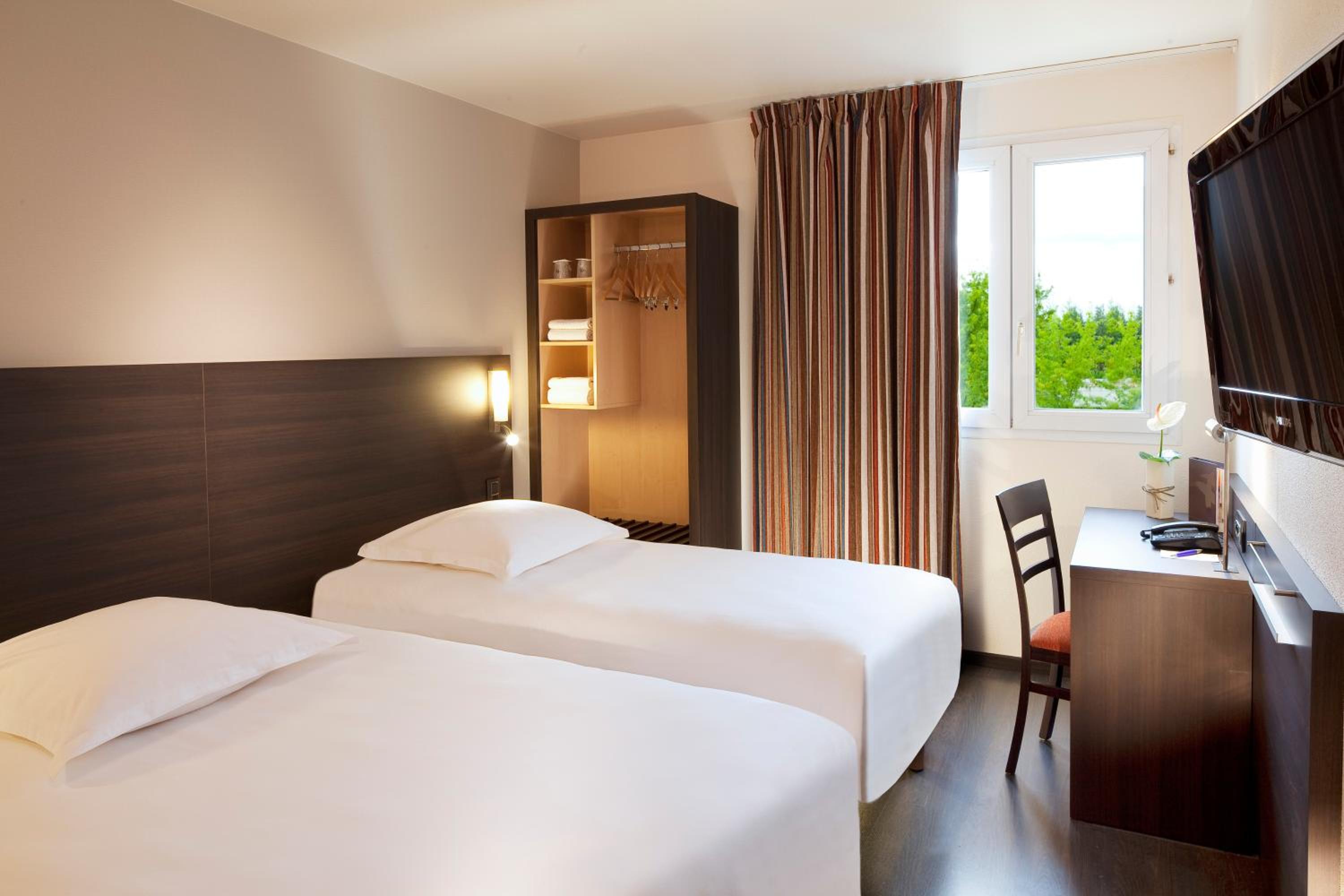 Twin Room - Photo 1