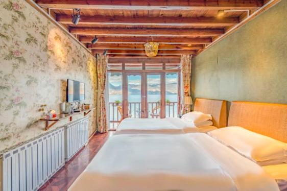 Double Room With Balcony (2 Adults + 1 Child) photo 1