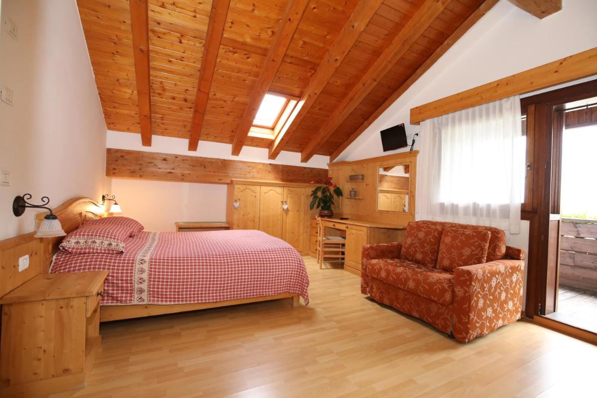 Superior Family Room photo 1