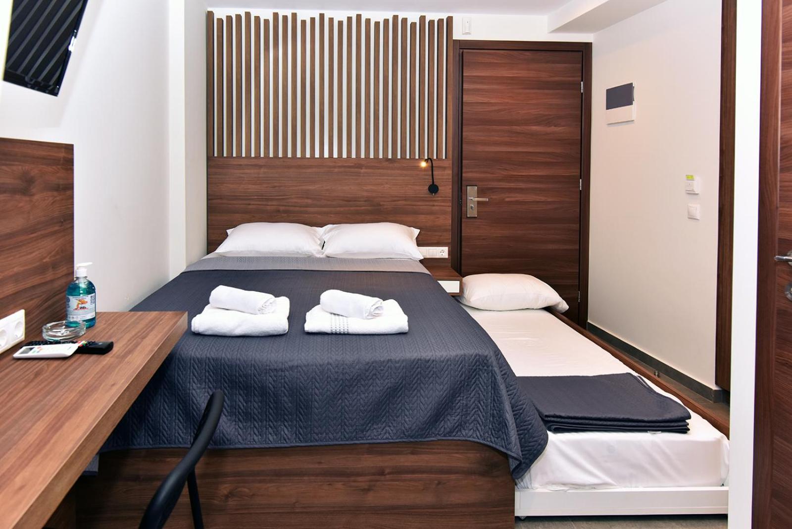 Deluxe Double Room With Side Sea View