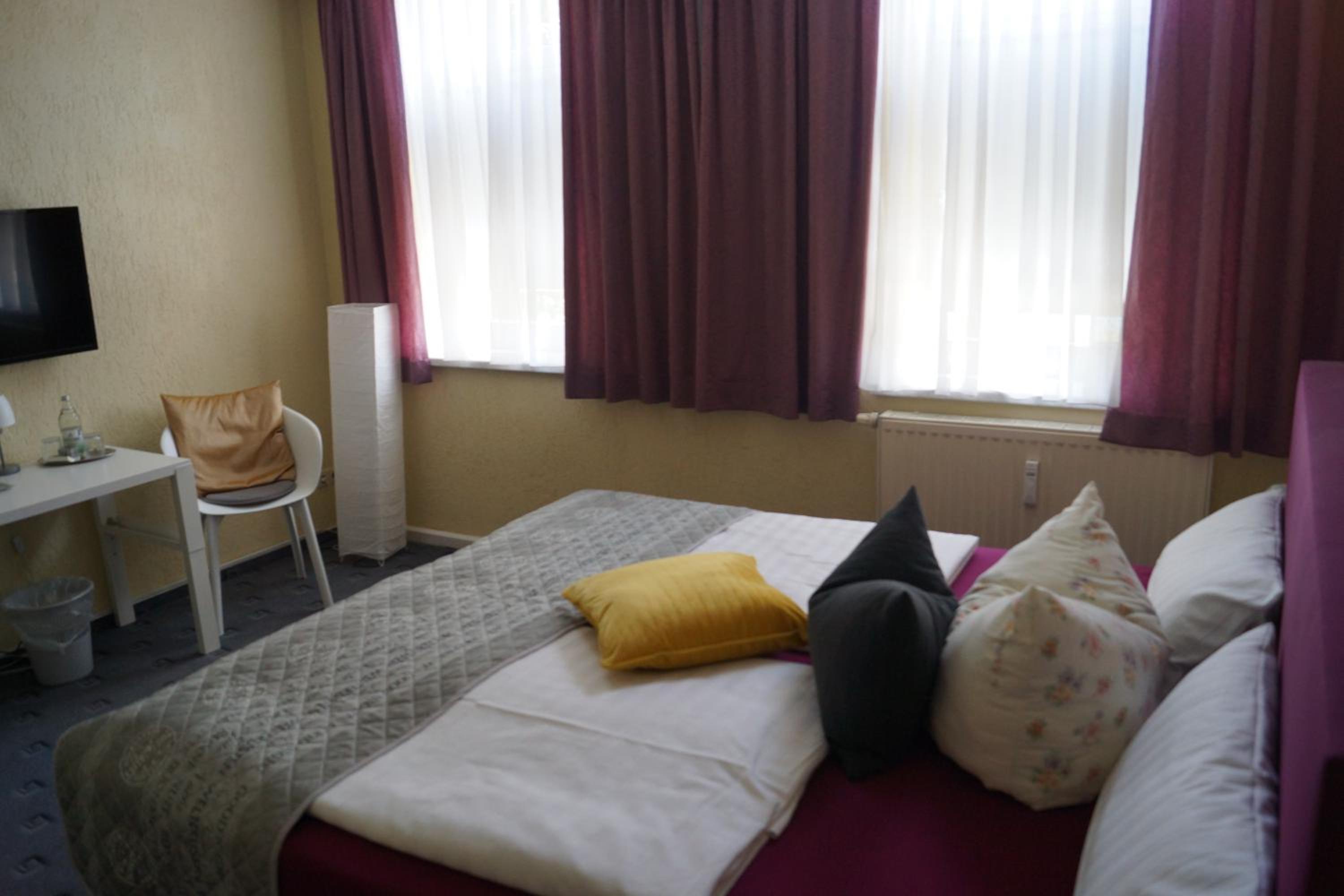 Double or Twin Room - Photo 2