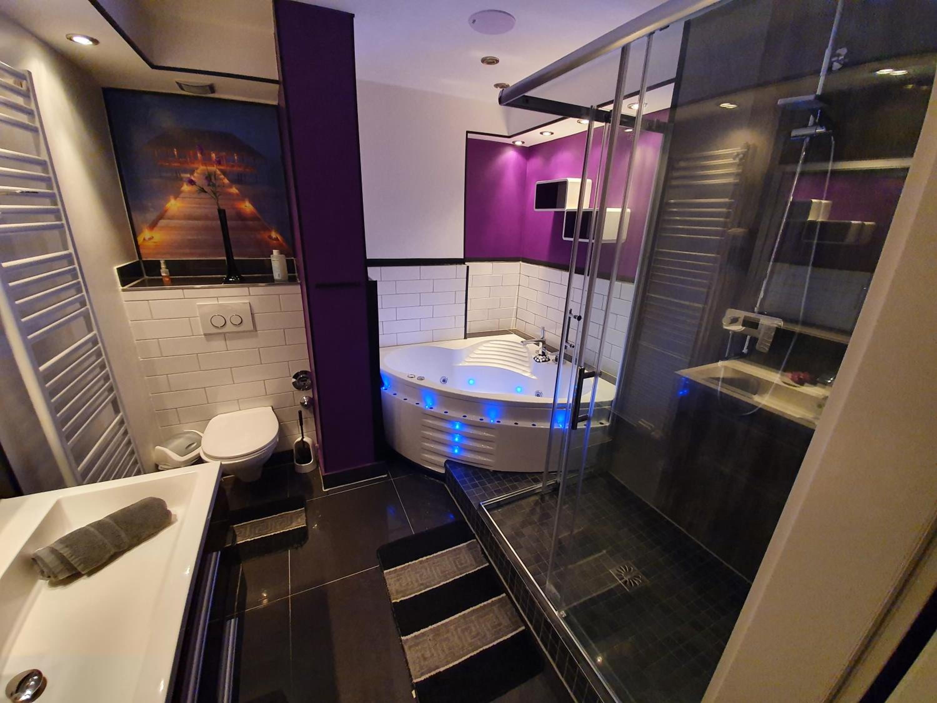 Two-Bedroom Apartment - Photo 25