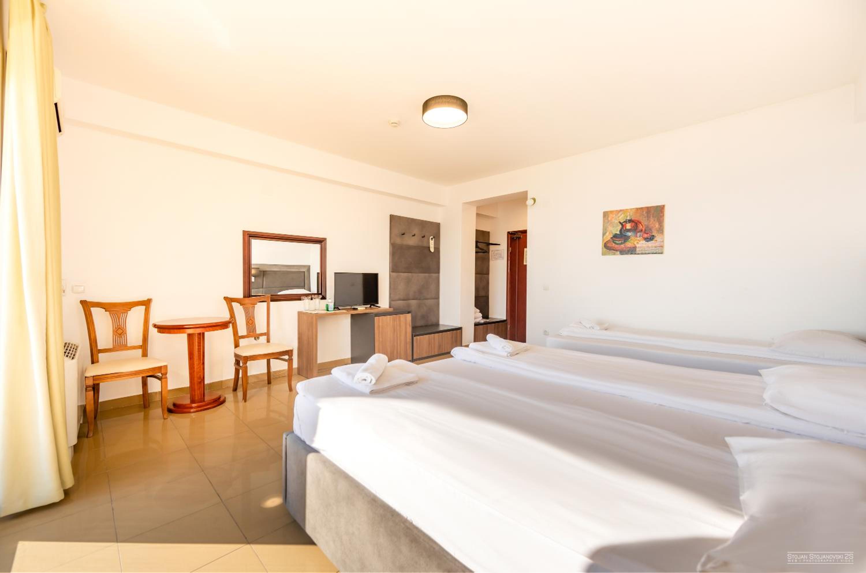 Triple Room with Lake View photo 2