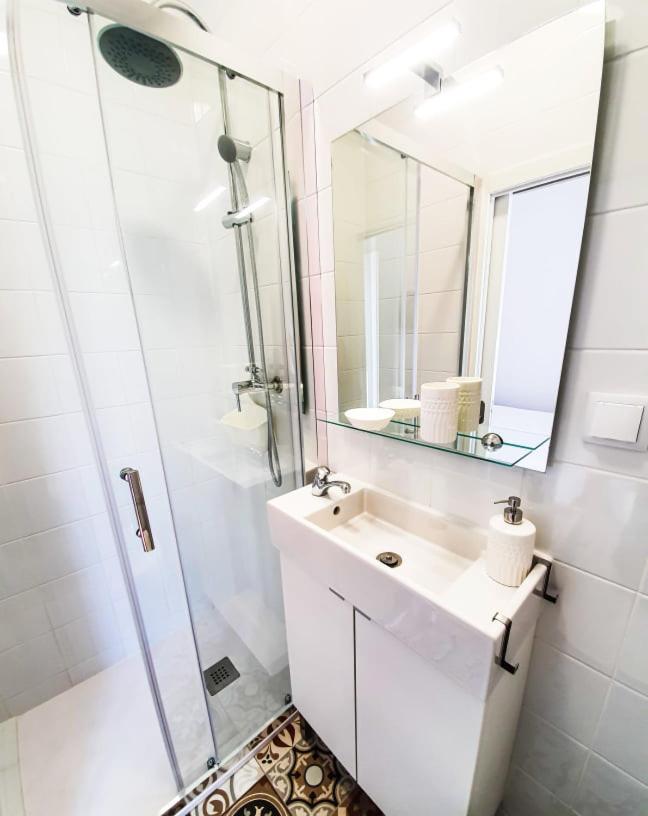 Double Room with Balcony - Photo 2