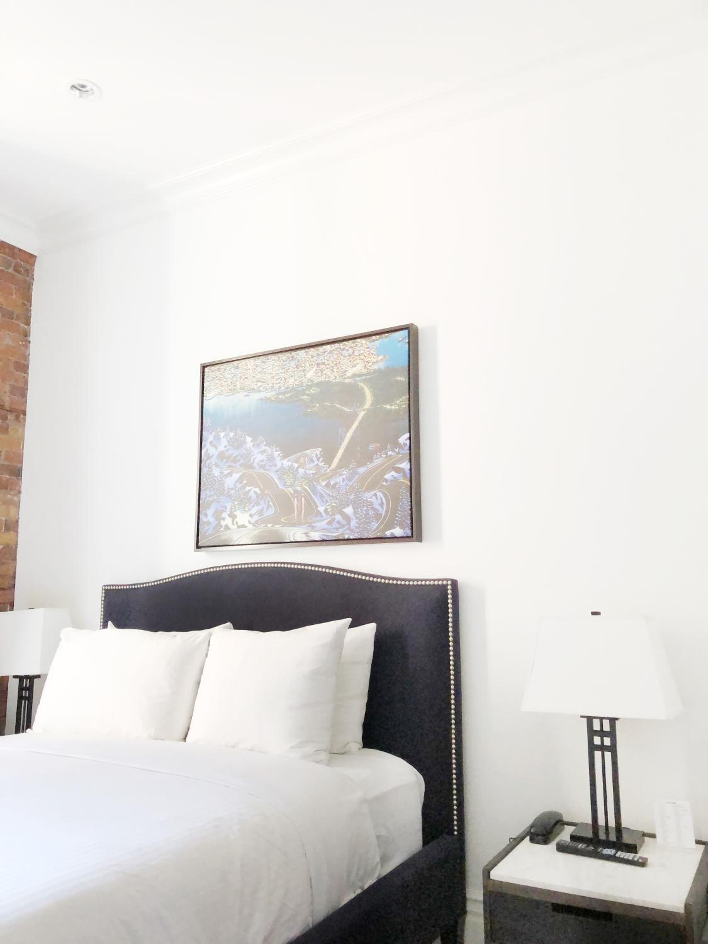 Sterling Queen Room thumbnail 5