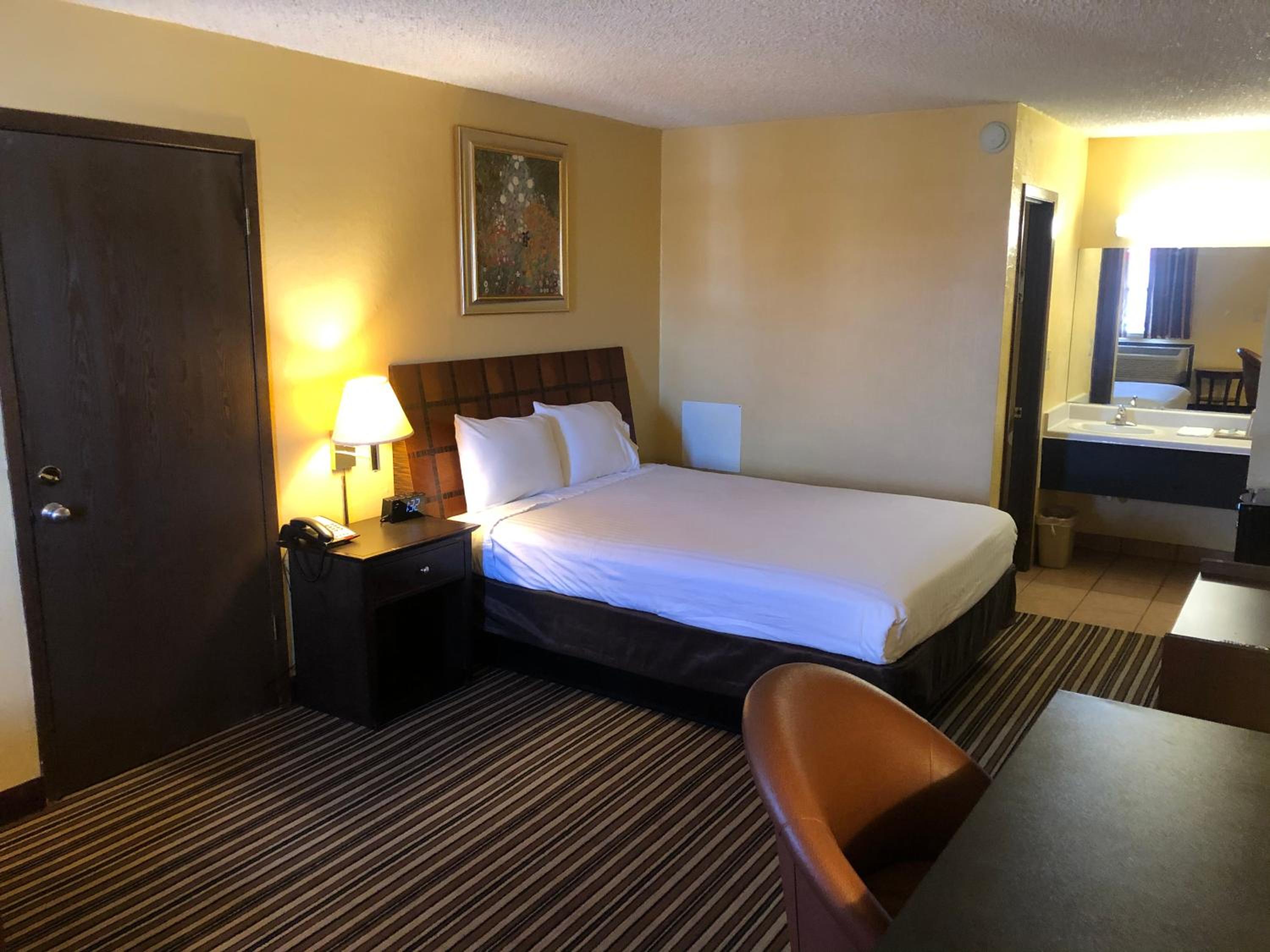Standard Queen Room photo 2