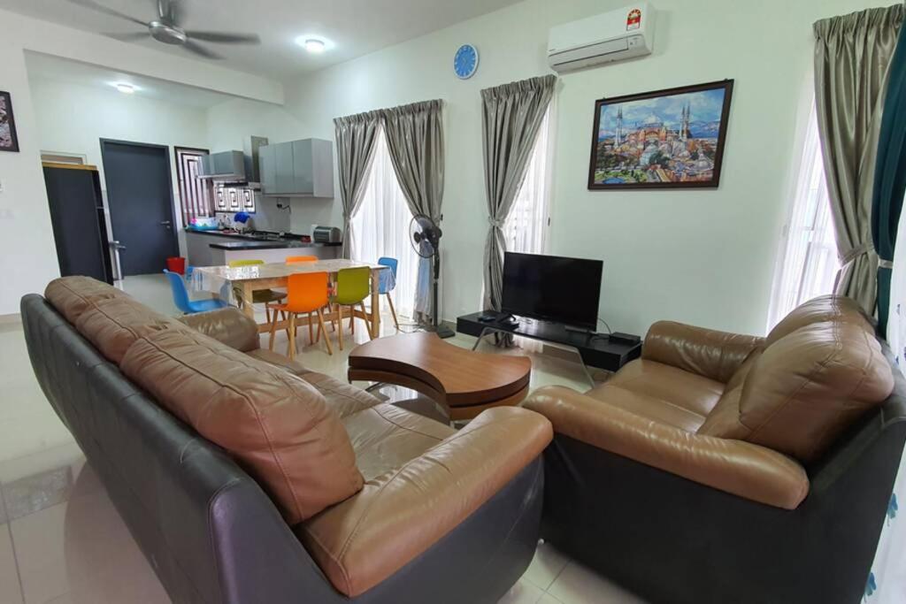 Four-Bedroom House photo 1