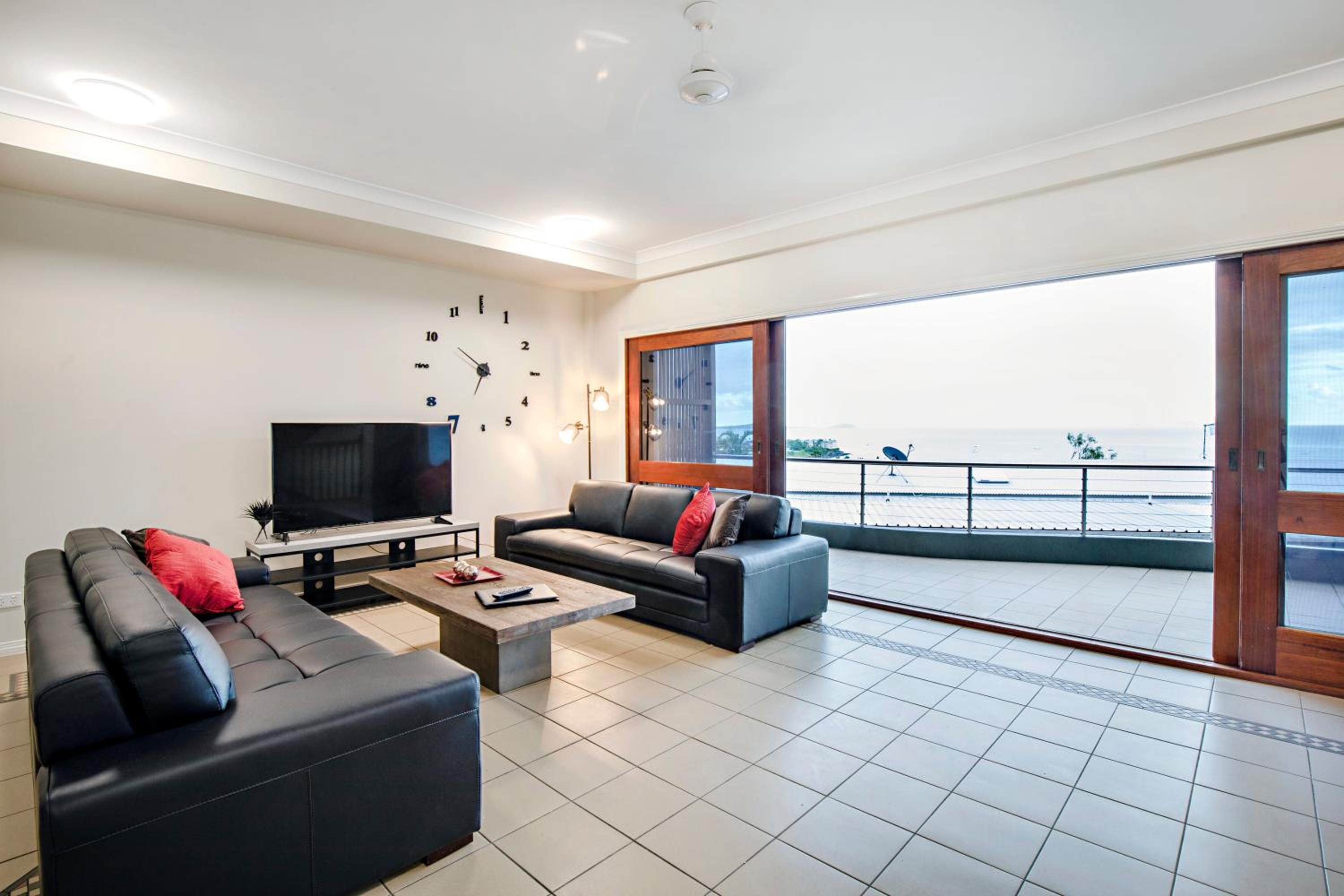 Three-Bedroom Villa photo 2
