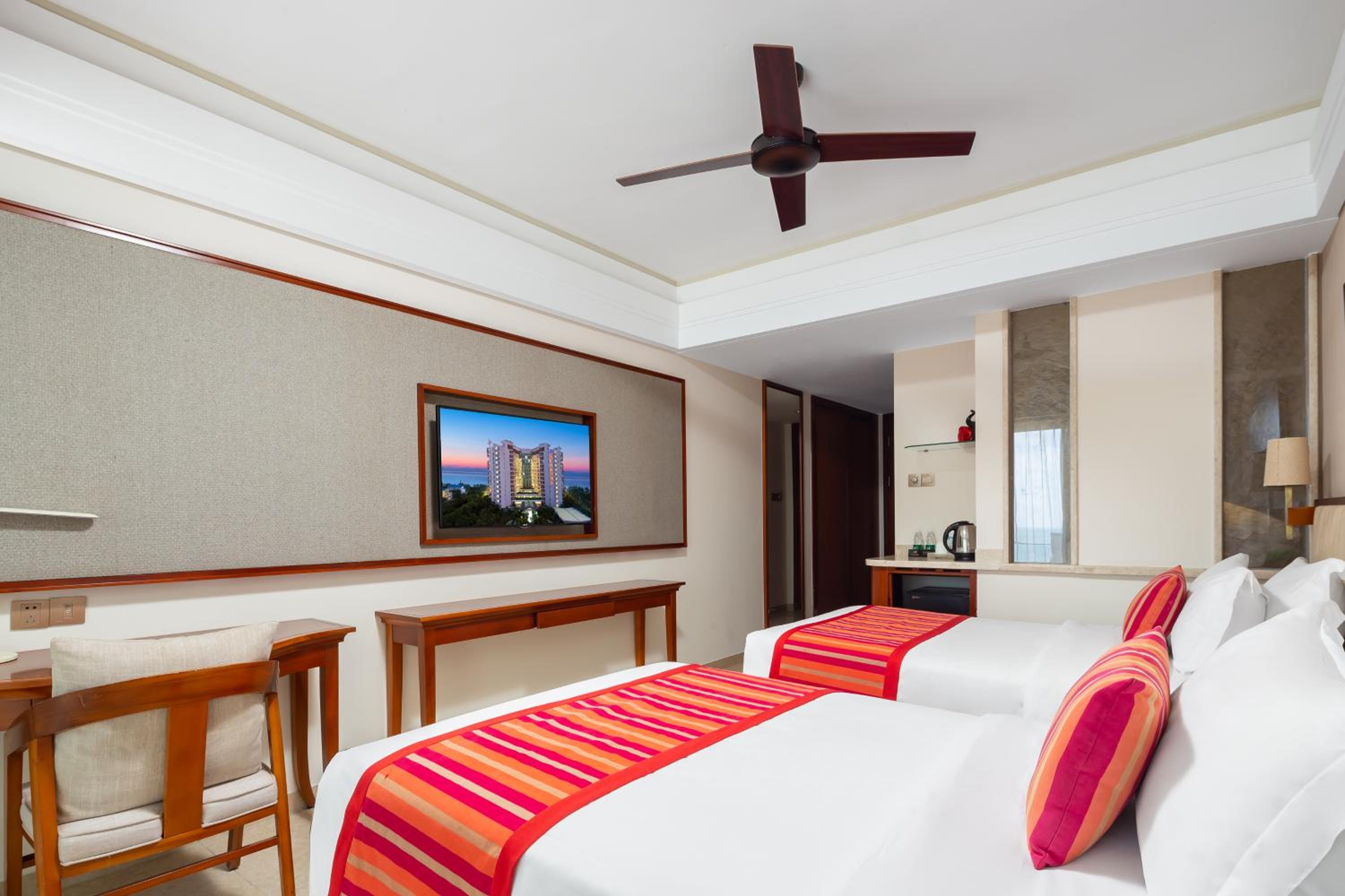 Double or Twin Room with Sea View photo 3