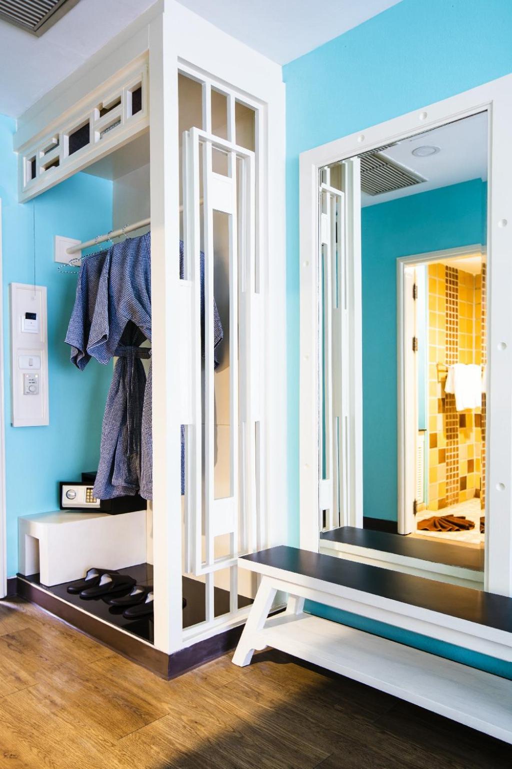 Superior King Suite - Photo 6