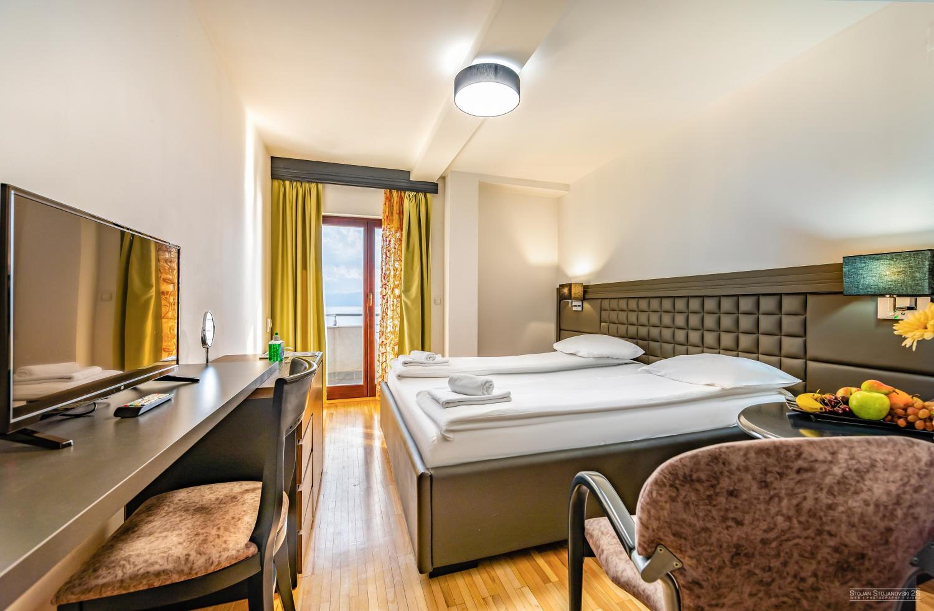 Double Room with Lake View - Photo 1