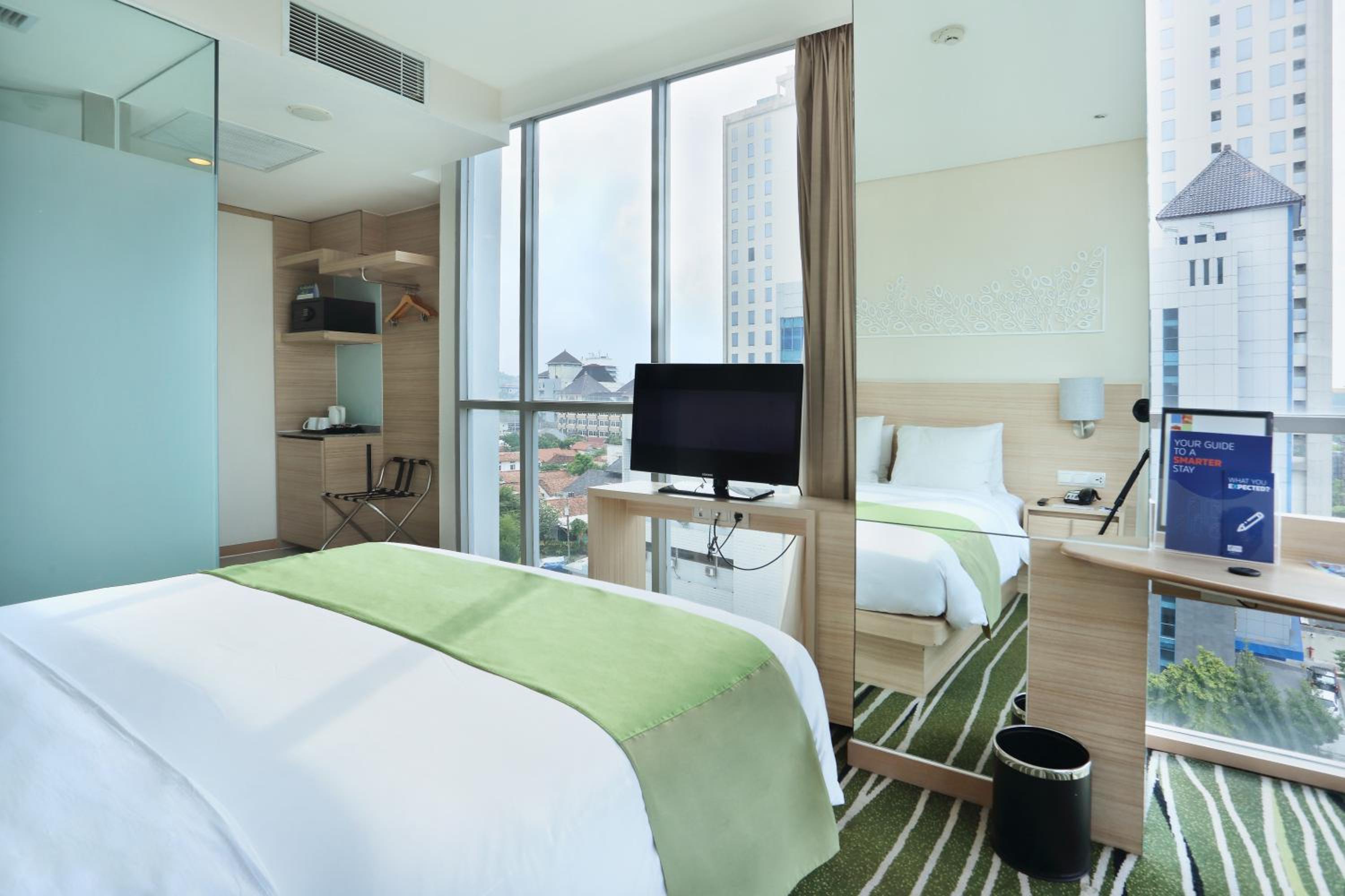 Standard Queen Room with City View - Free Breakfast