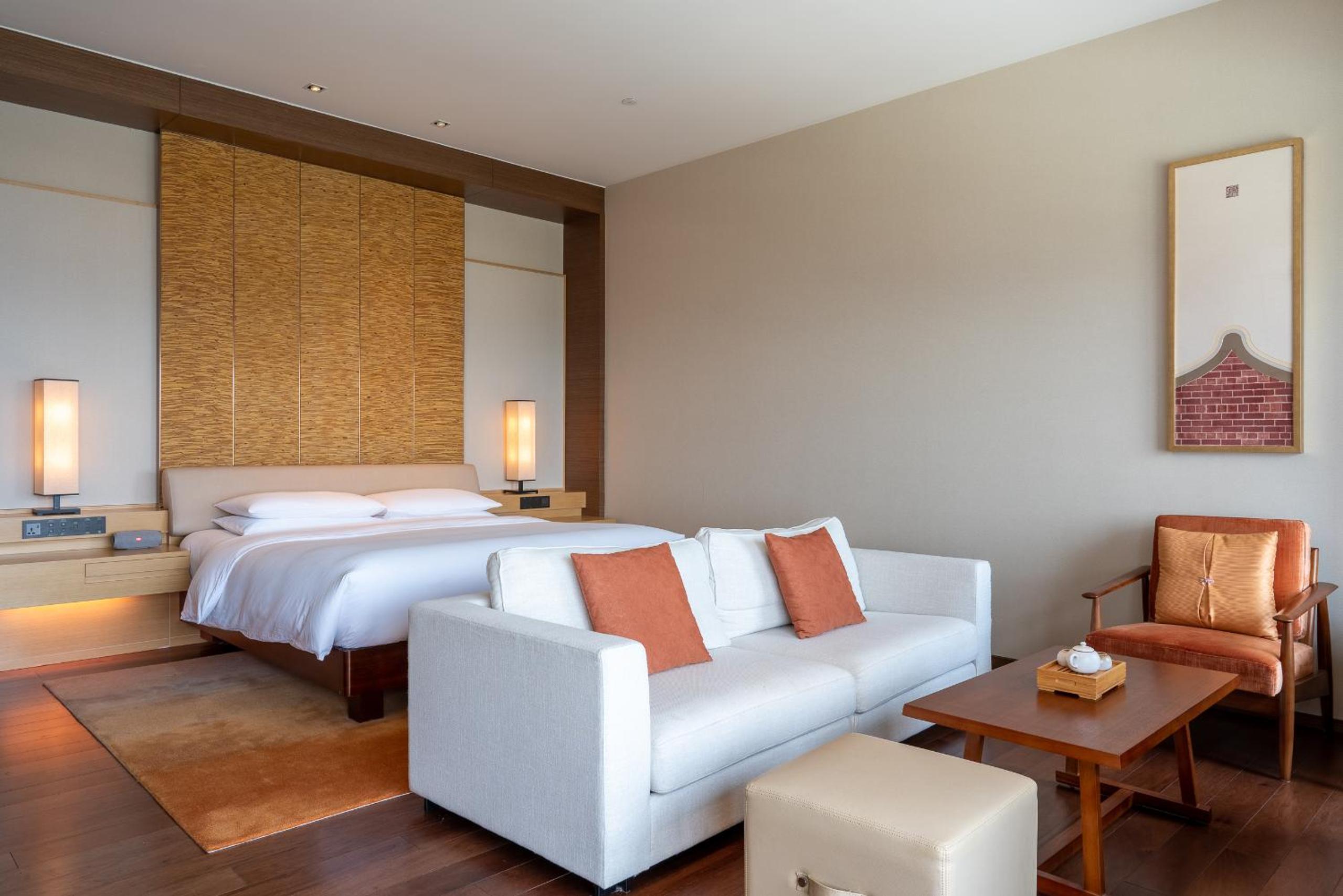 Deluxe King Room - Club Access