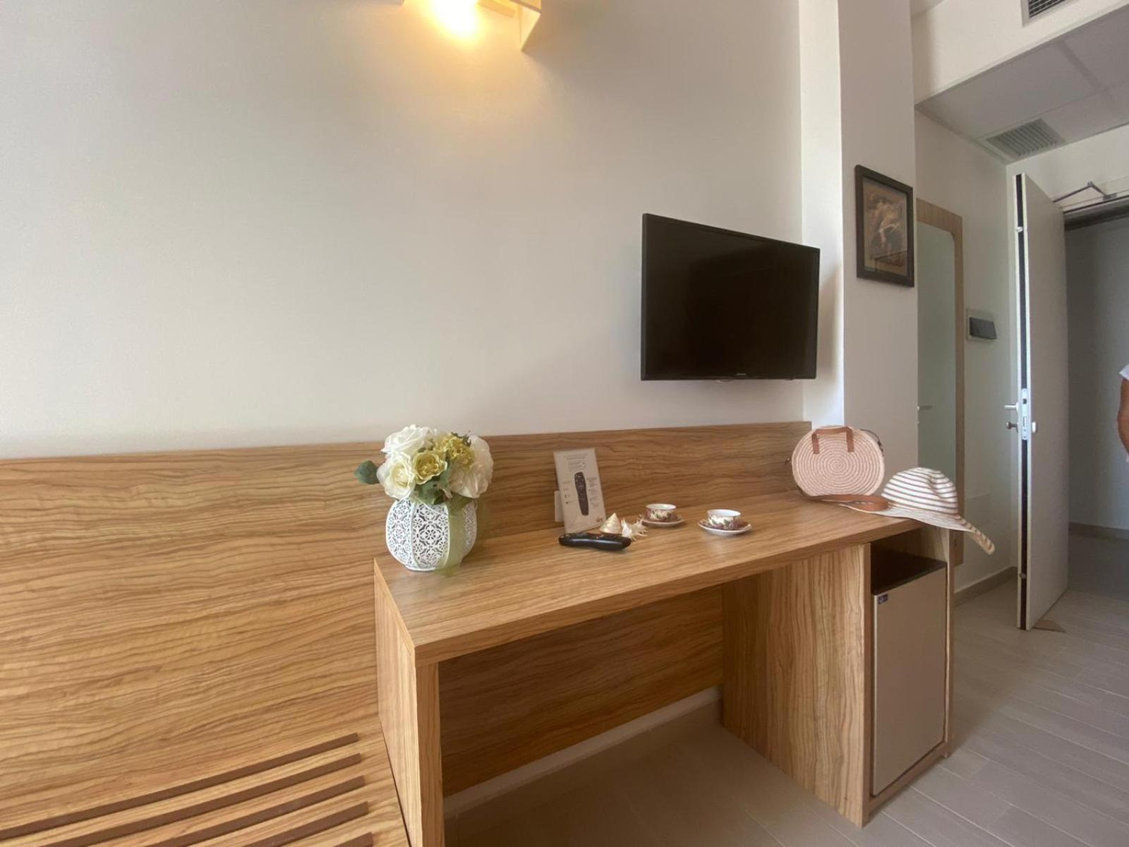 Double or Twin Room with Private Bathroom - Photo 7