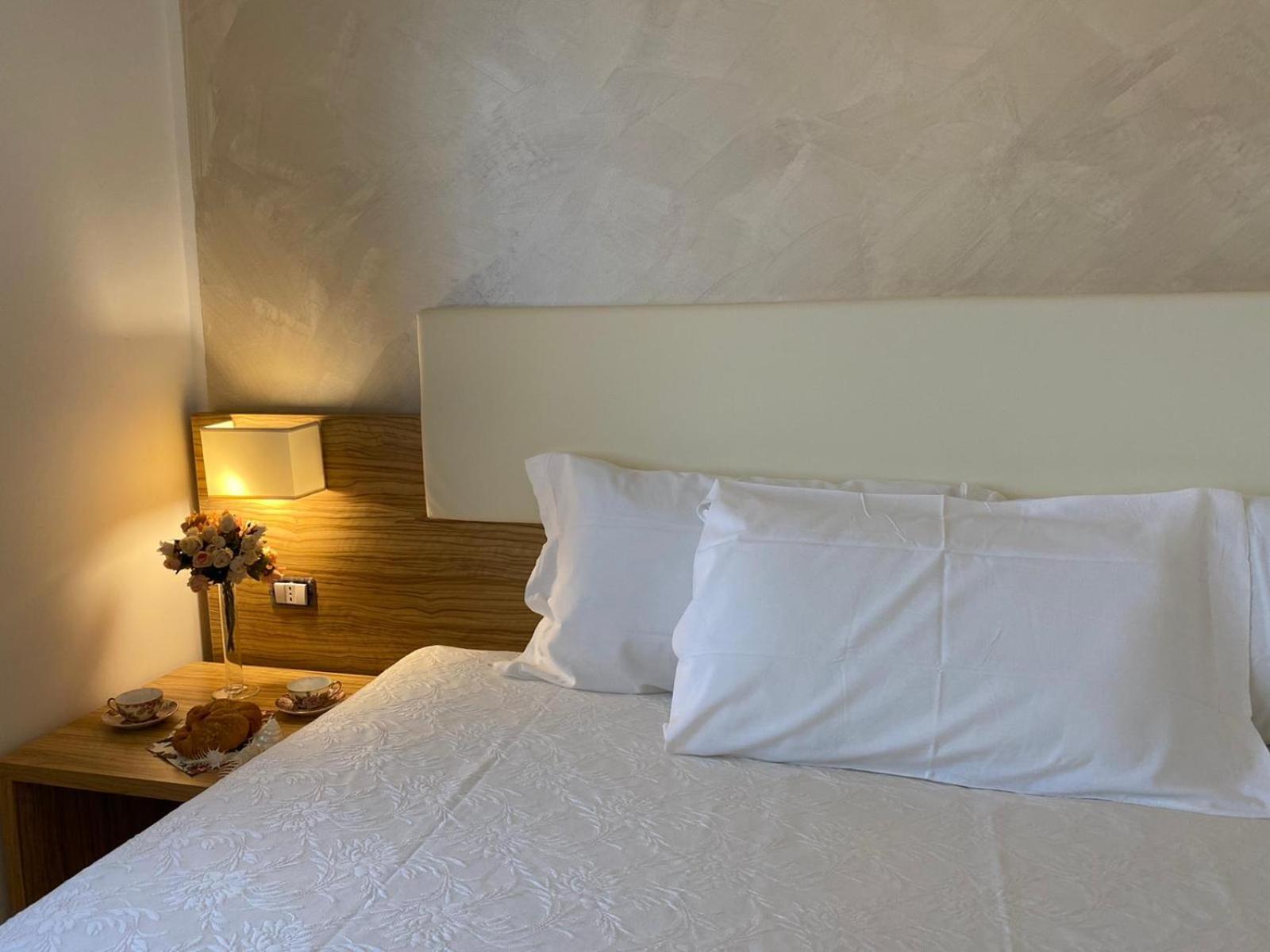 Double or Twin Room with Private Bathroom - Photo 5