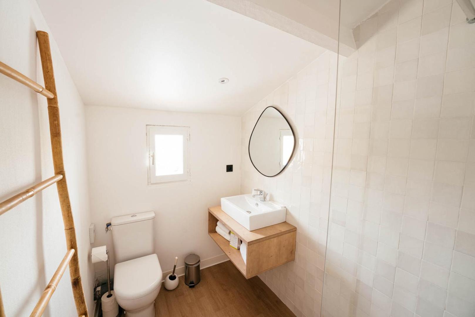 Queen Room with Garden View - Photo 10