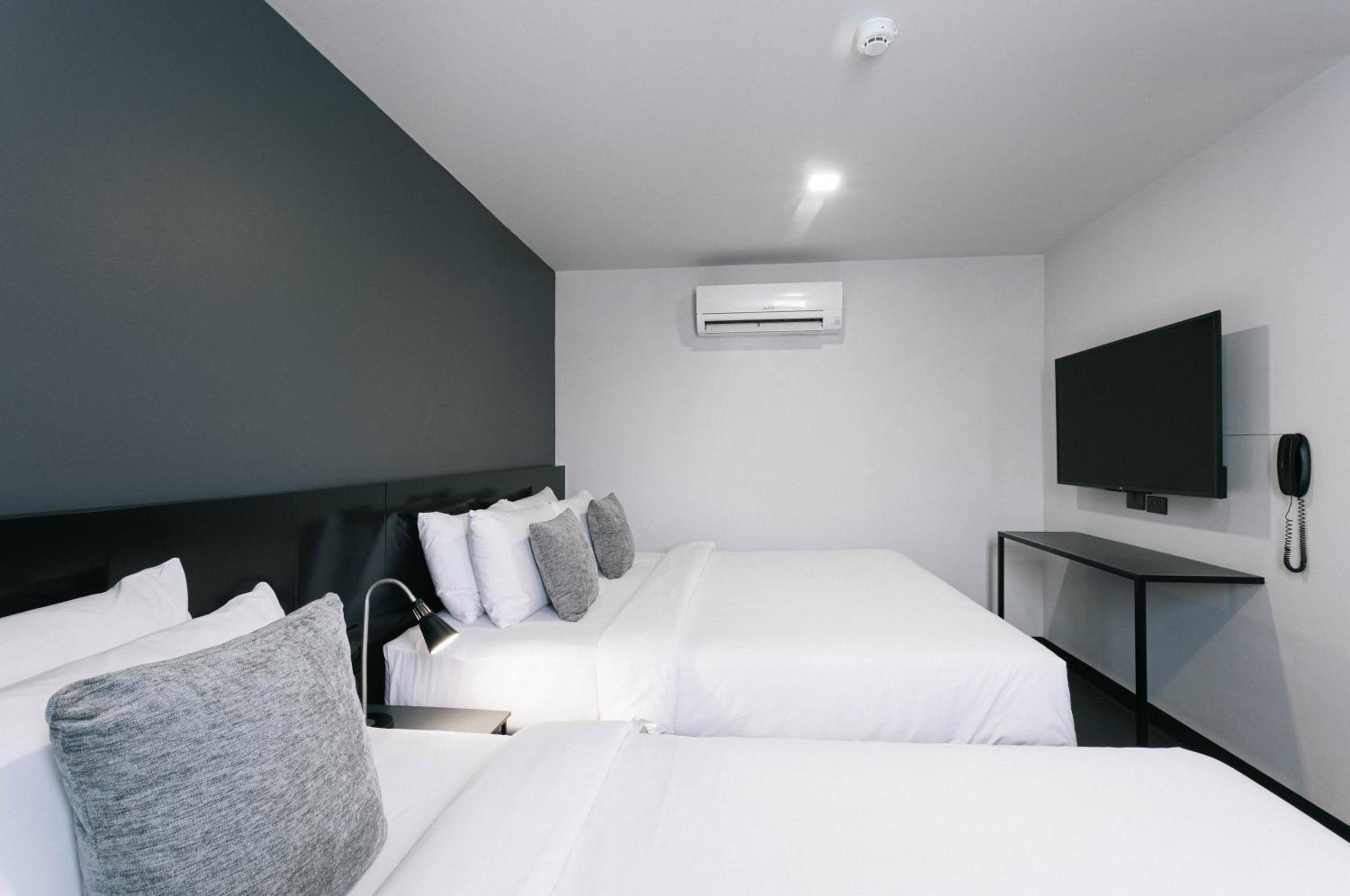Deluxe Double Room with Extra bed - Photo 3