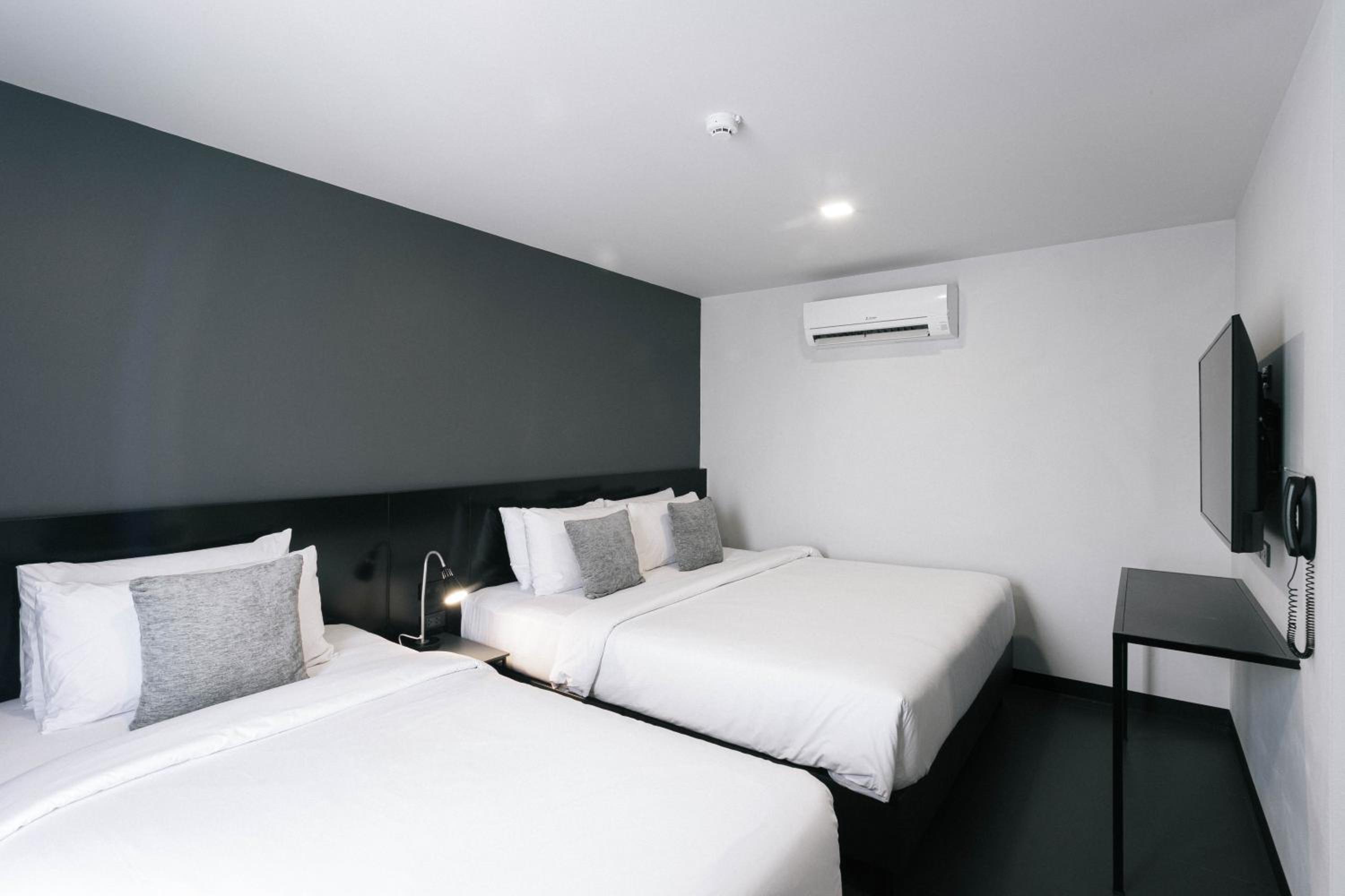 Deluxe Double Room with Extra bed - Photo 12