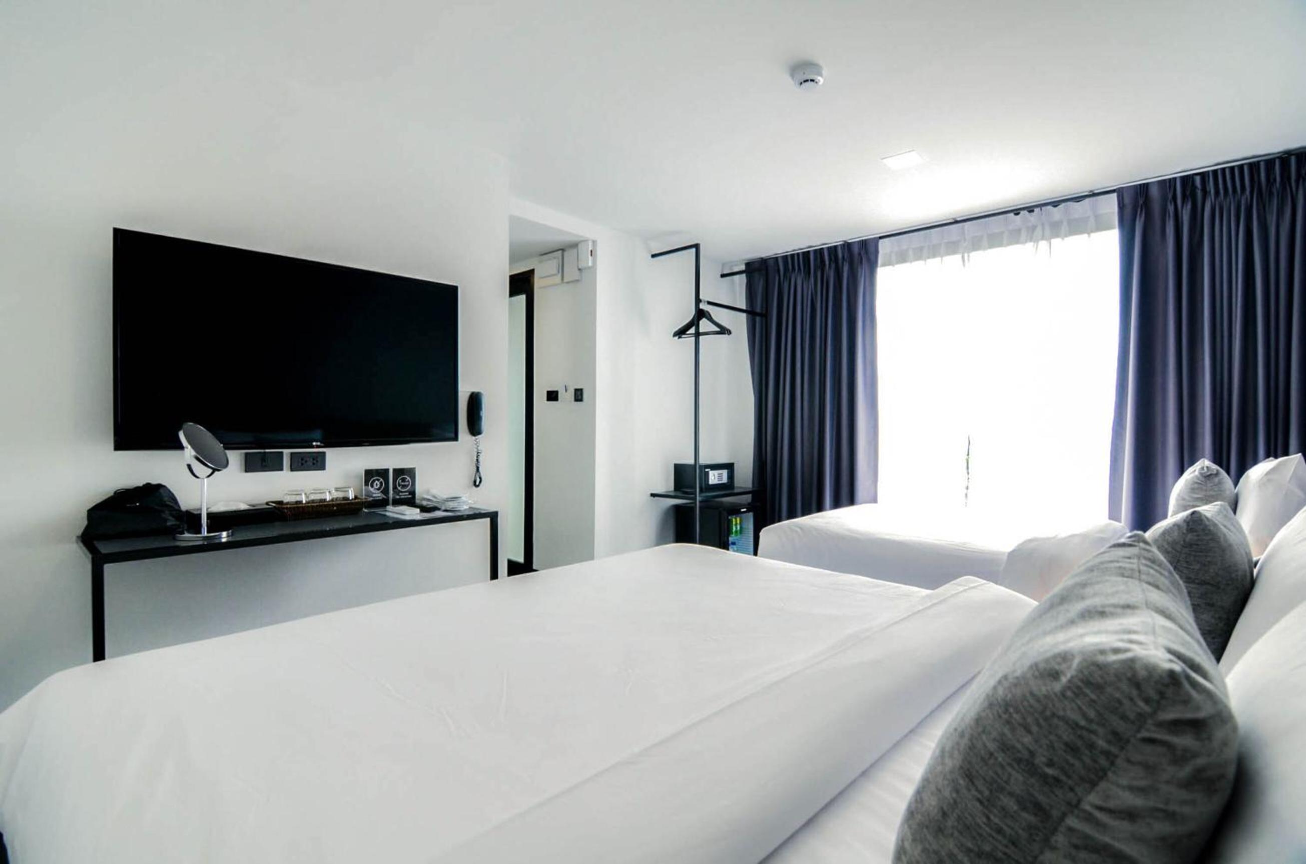 Deluxe Double Room with Extra bed - Photo 13