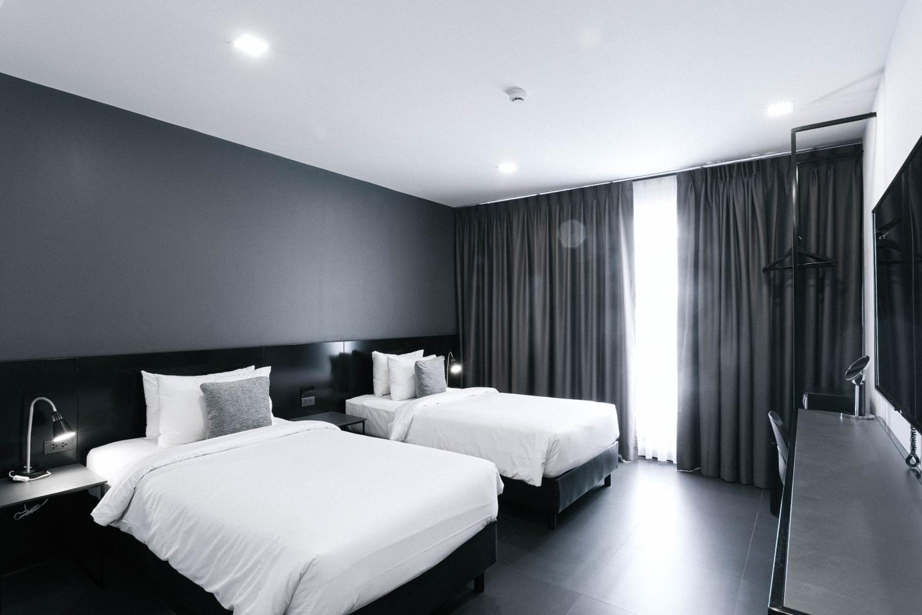 Standard Twin Room - Photo 9