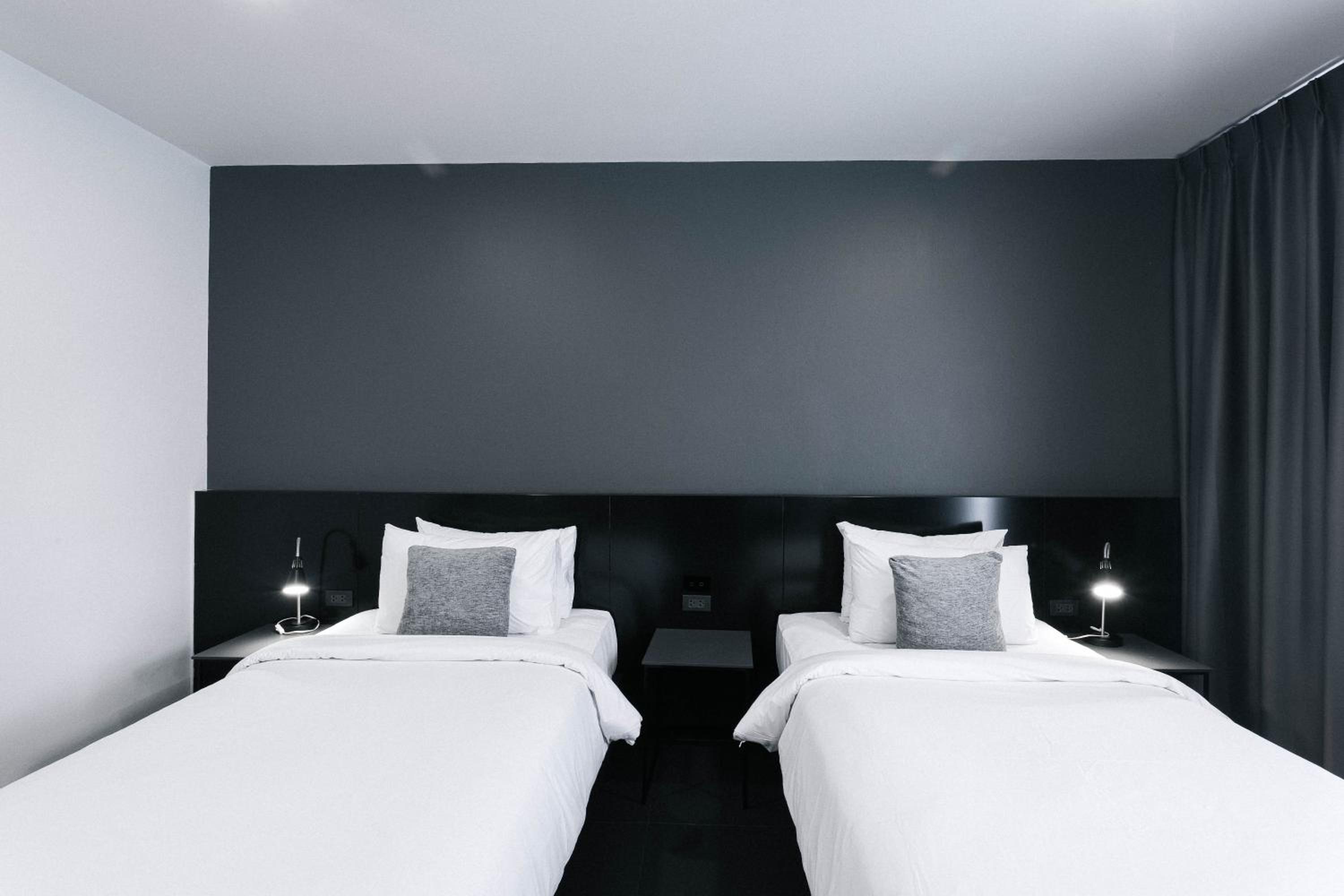 Standard Twin Room - Photo 12