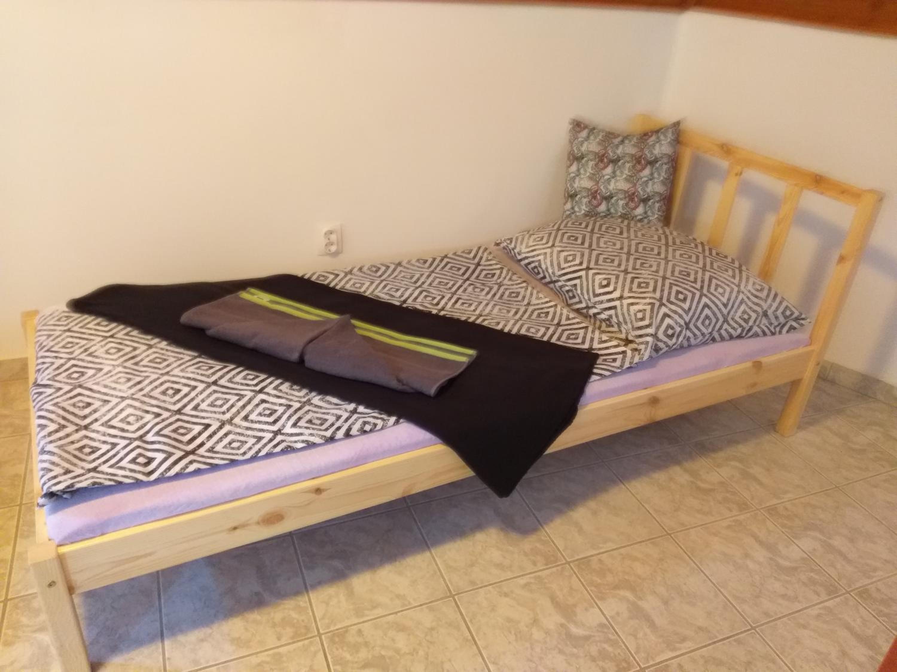 Single Room with Shared Bathroom photo 3