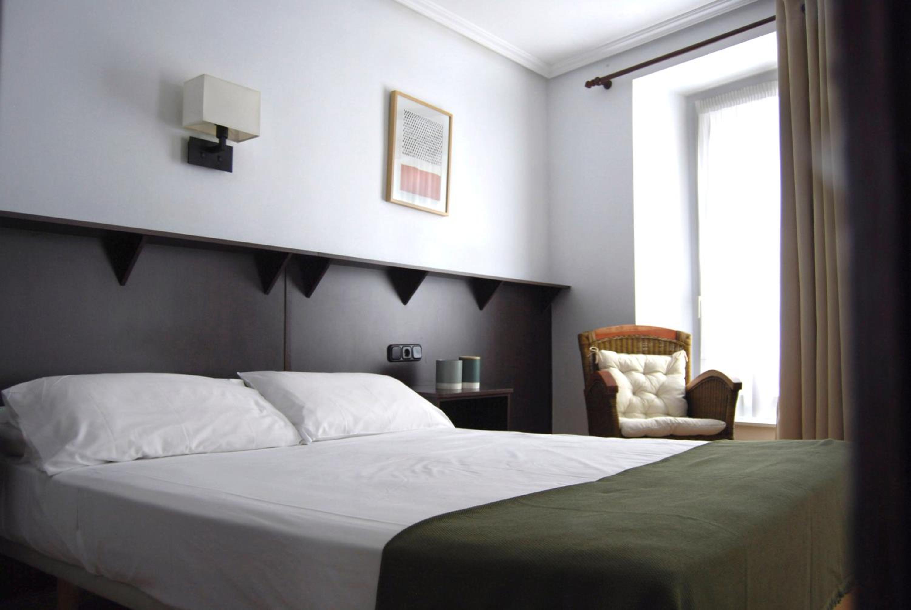 Double Room - Photo 8