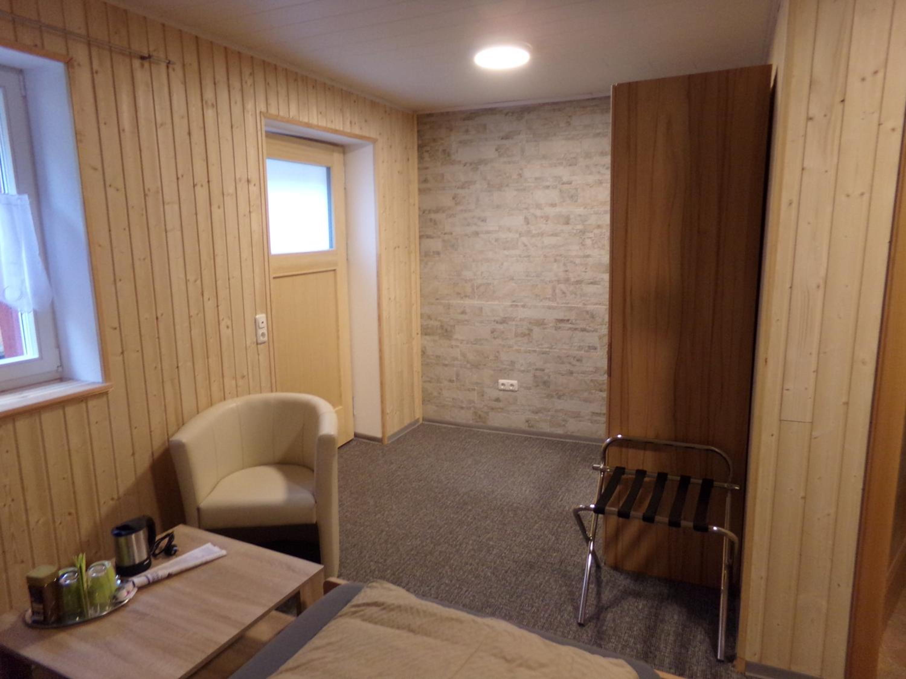 Twin Room - Photo 3