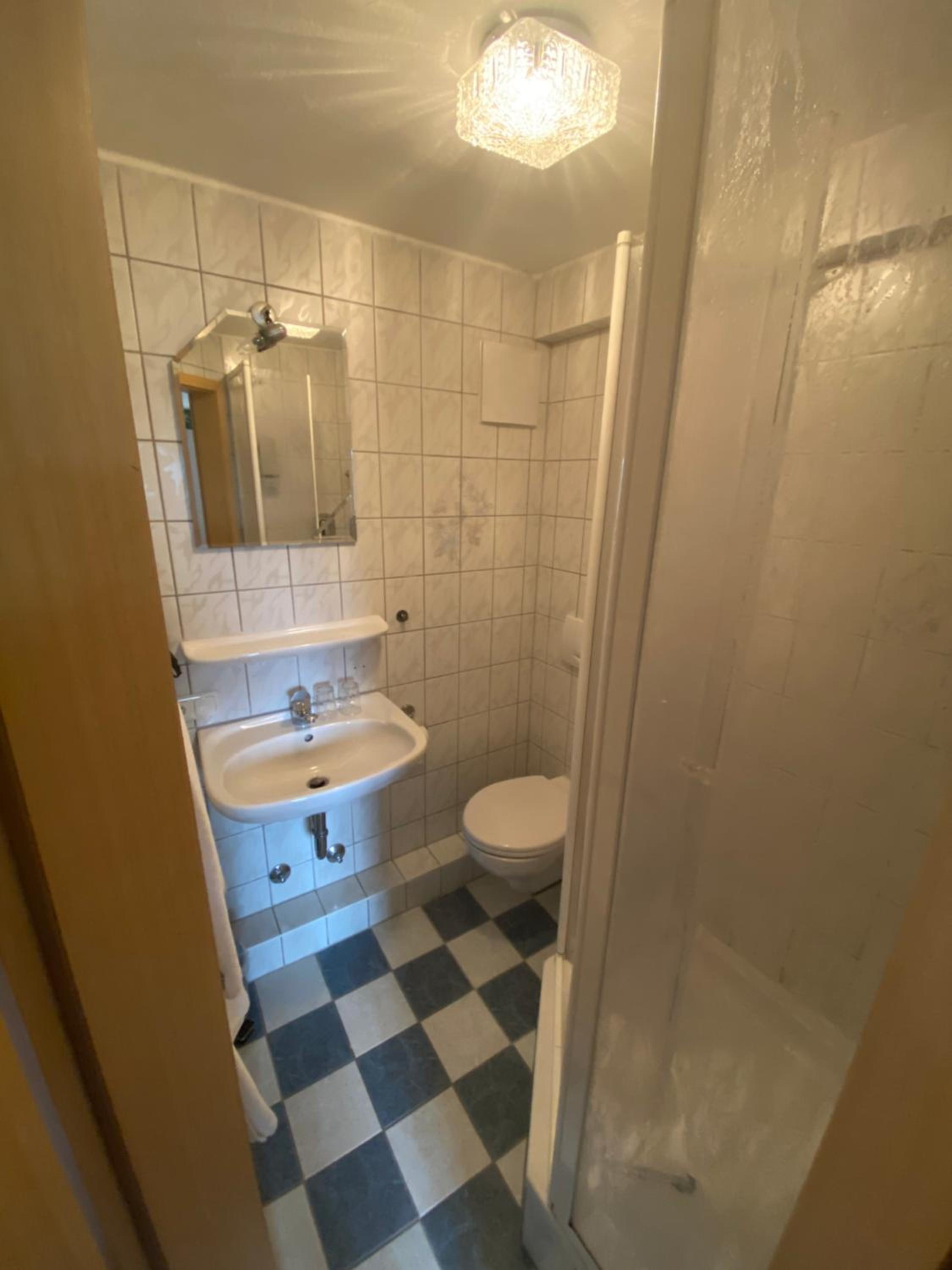 Standard Double Room - Photo 11