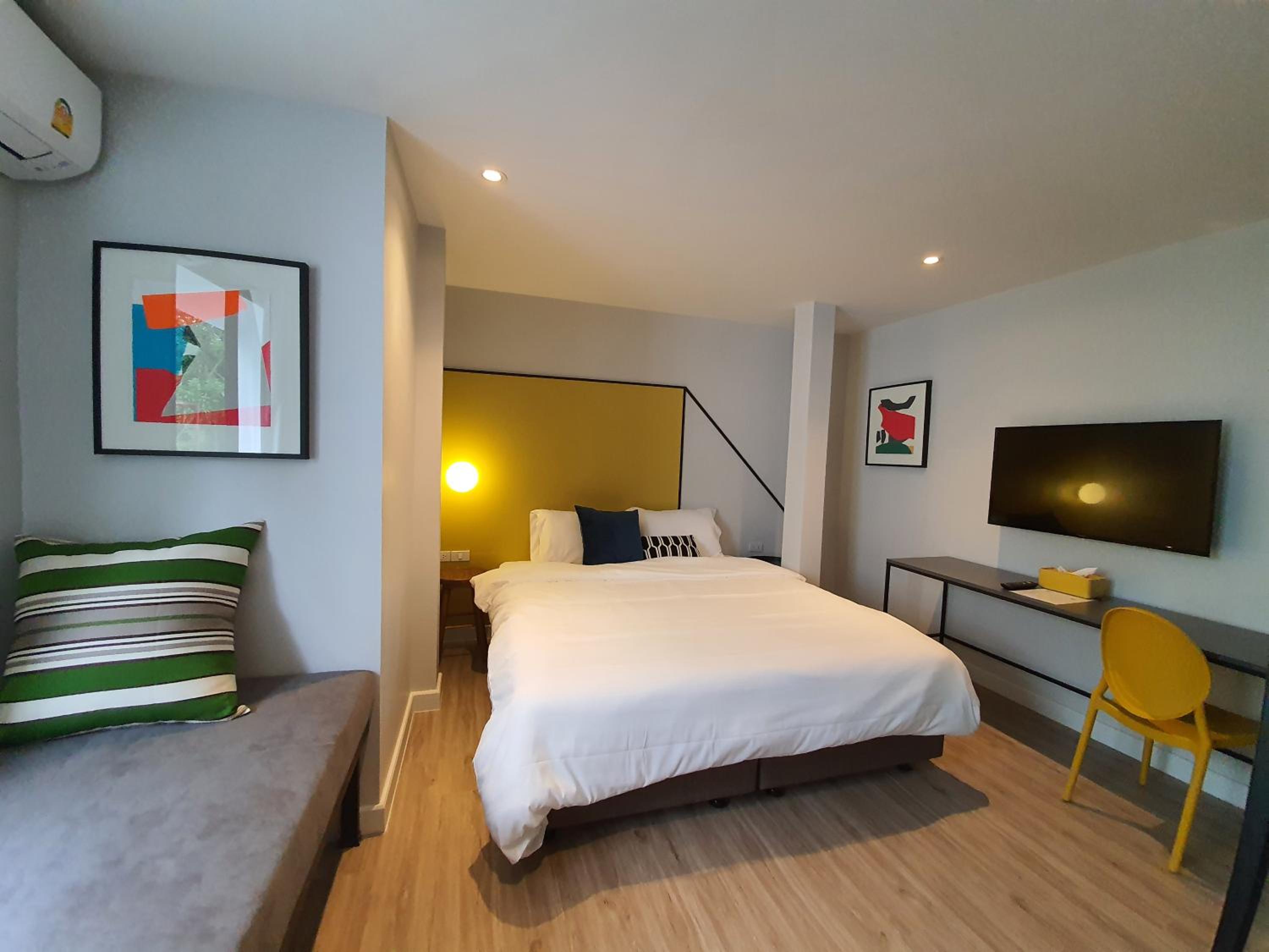 Deluxe Double Room with Extra Bed photo 2