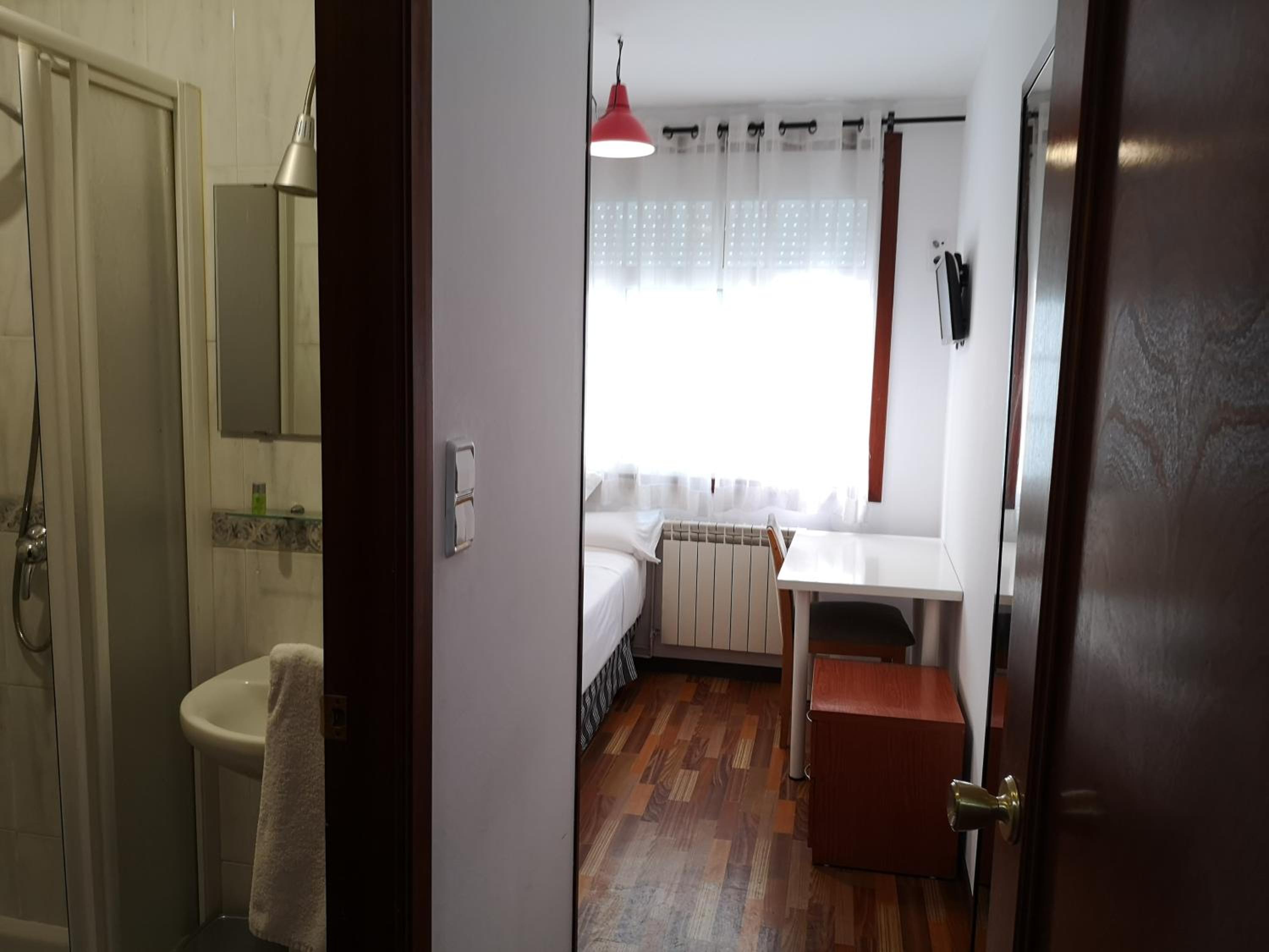 Single Room photo 3