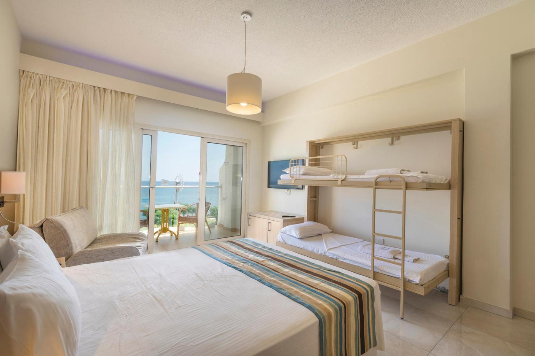Superior Family Inland View Room (2 Adults + 2 Children) photo 2