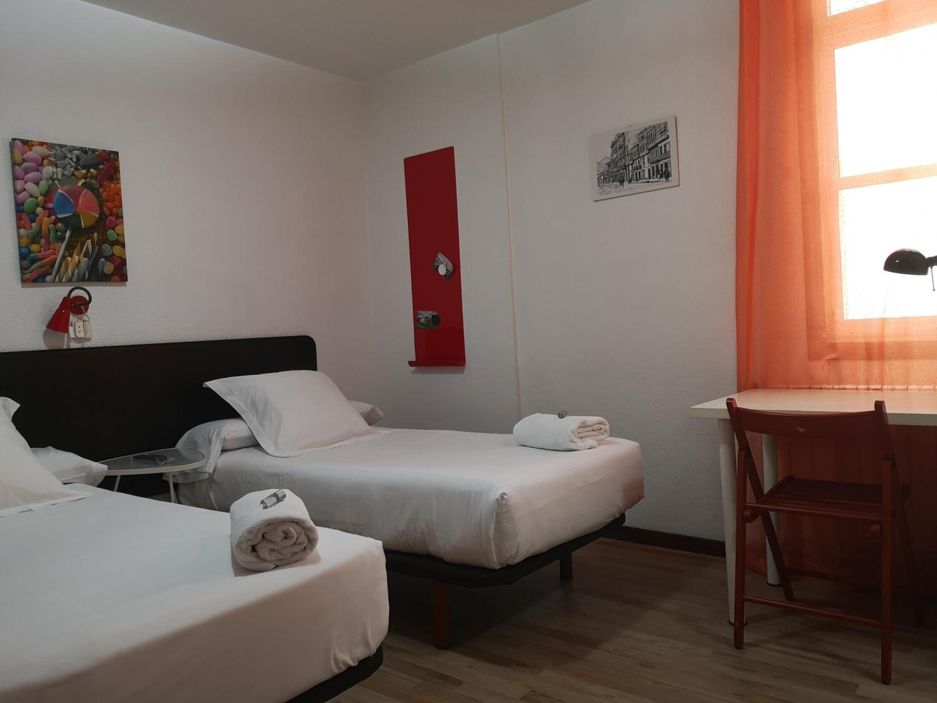 Standard Twin Room photo 3