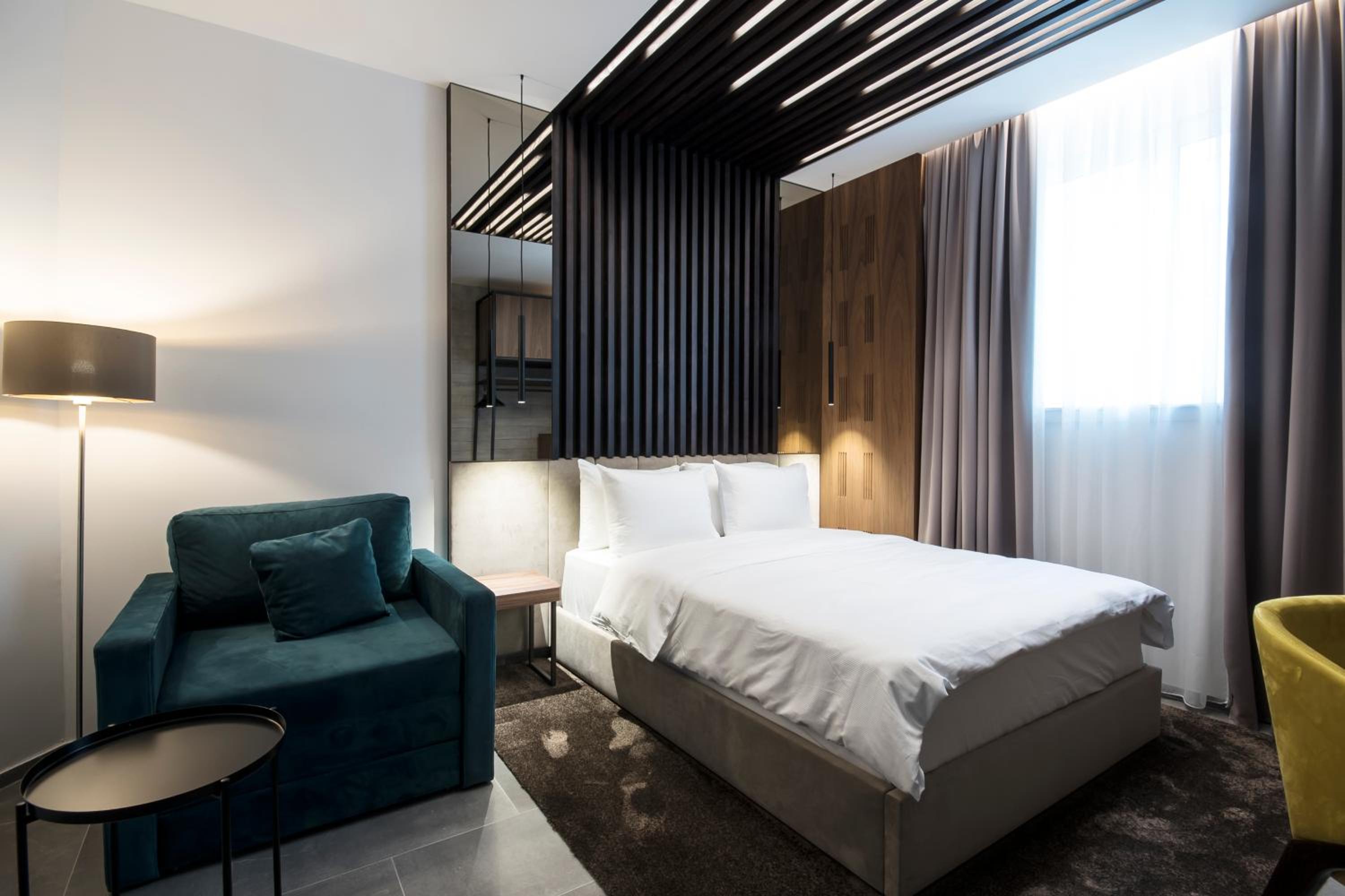 One-Bedroom Suite - Photo 7