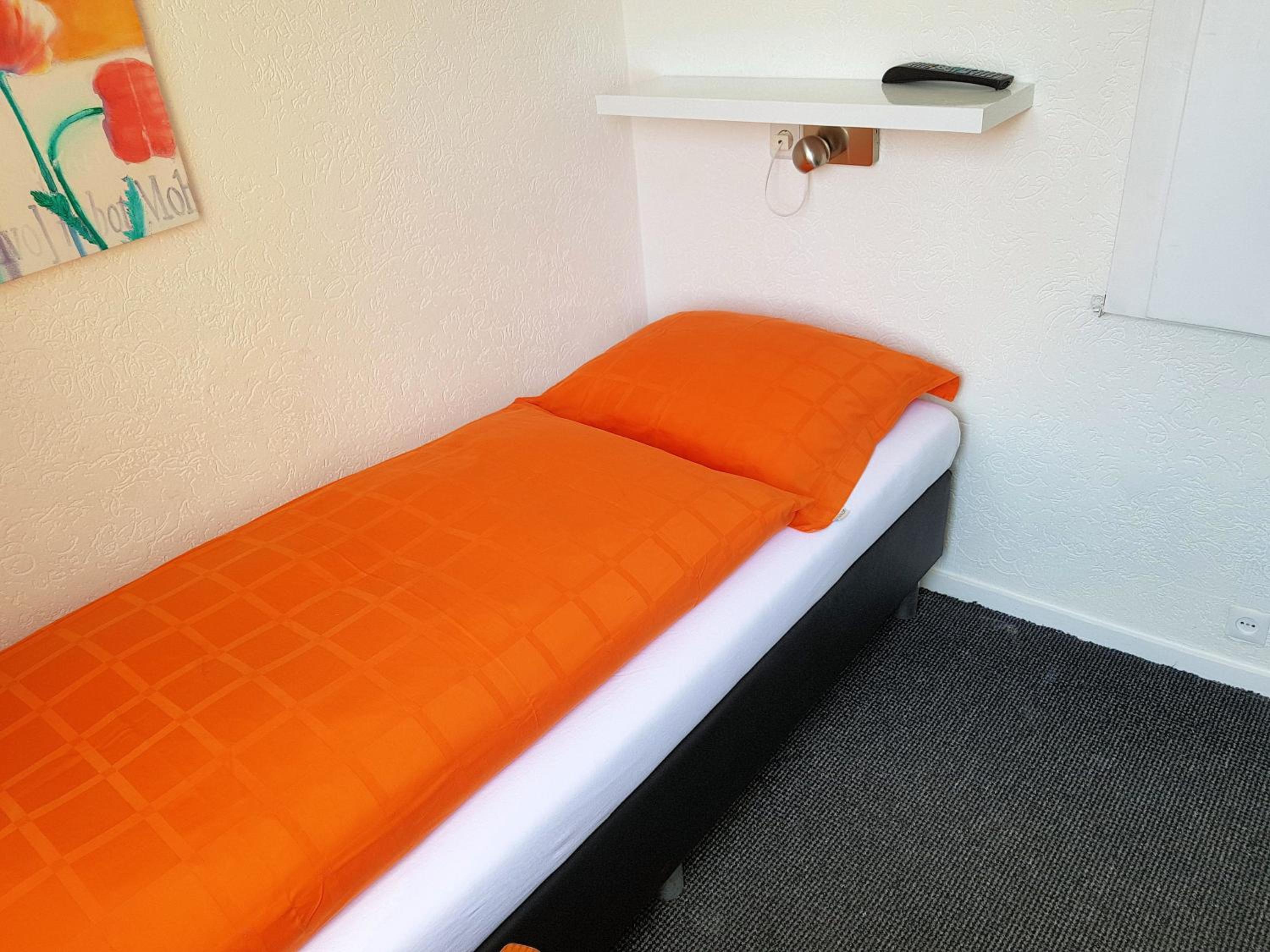 Single Room with Shared Shower and Toilet photo 2