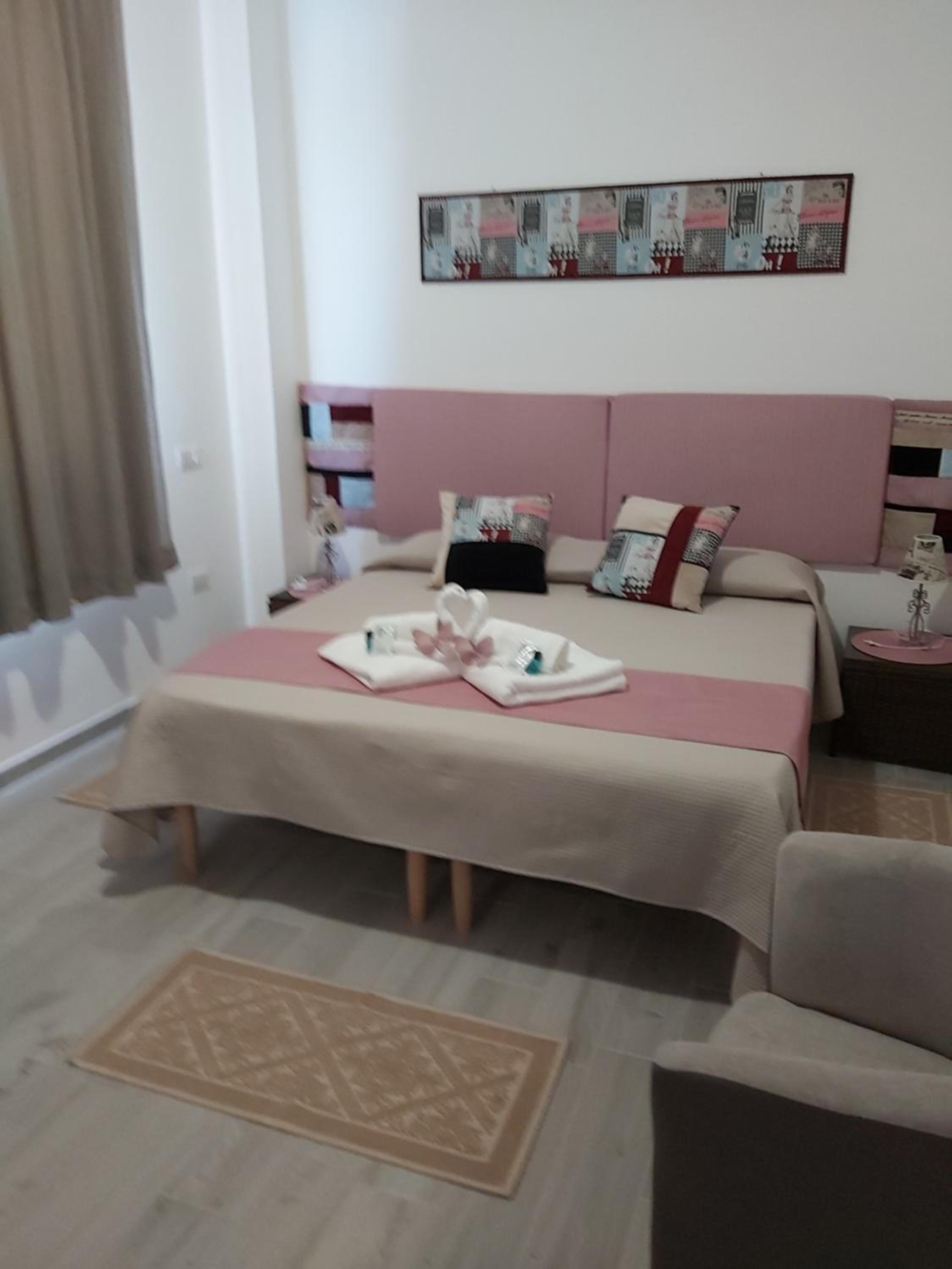 One-Bedroom Apartment - Photo 3