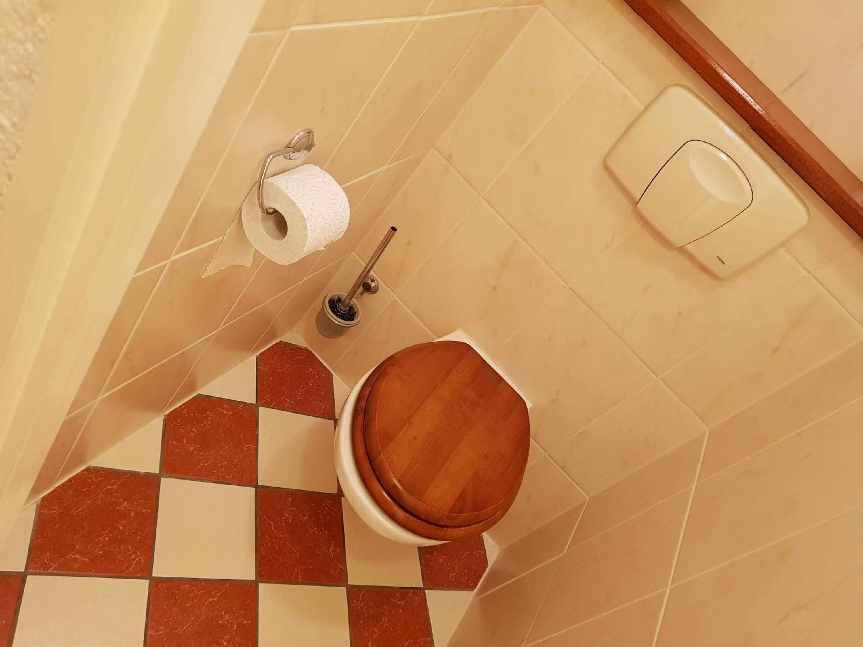 Single Room with Shared Shower and Toilet photo 3