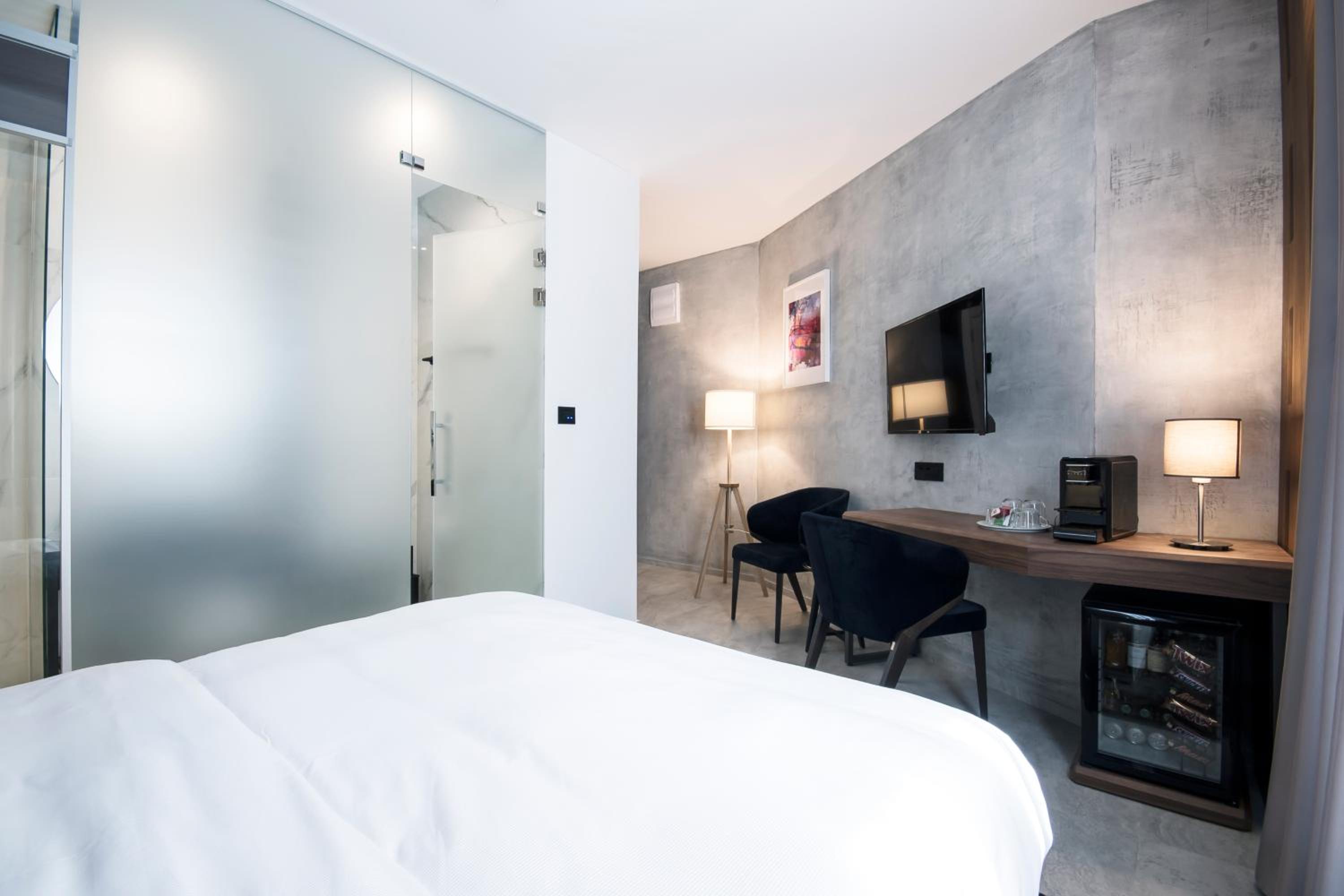 Standard Double Room - Photo 4