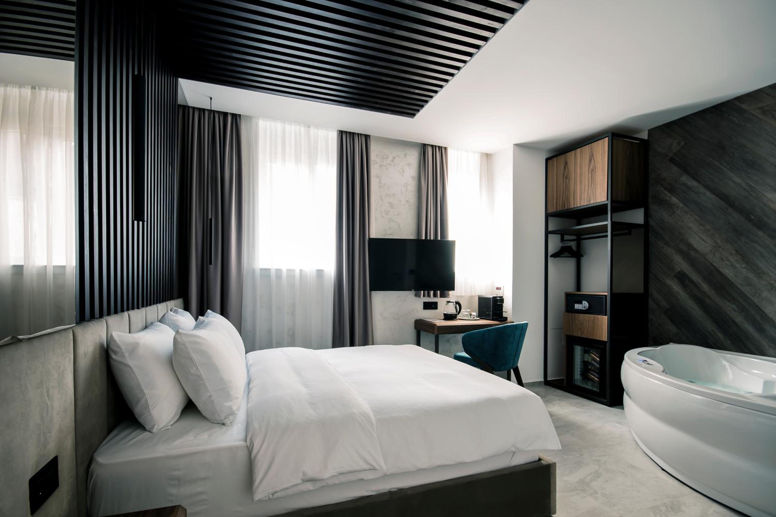 Deluxe Double Room with Jacuzzi  - Photo 1